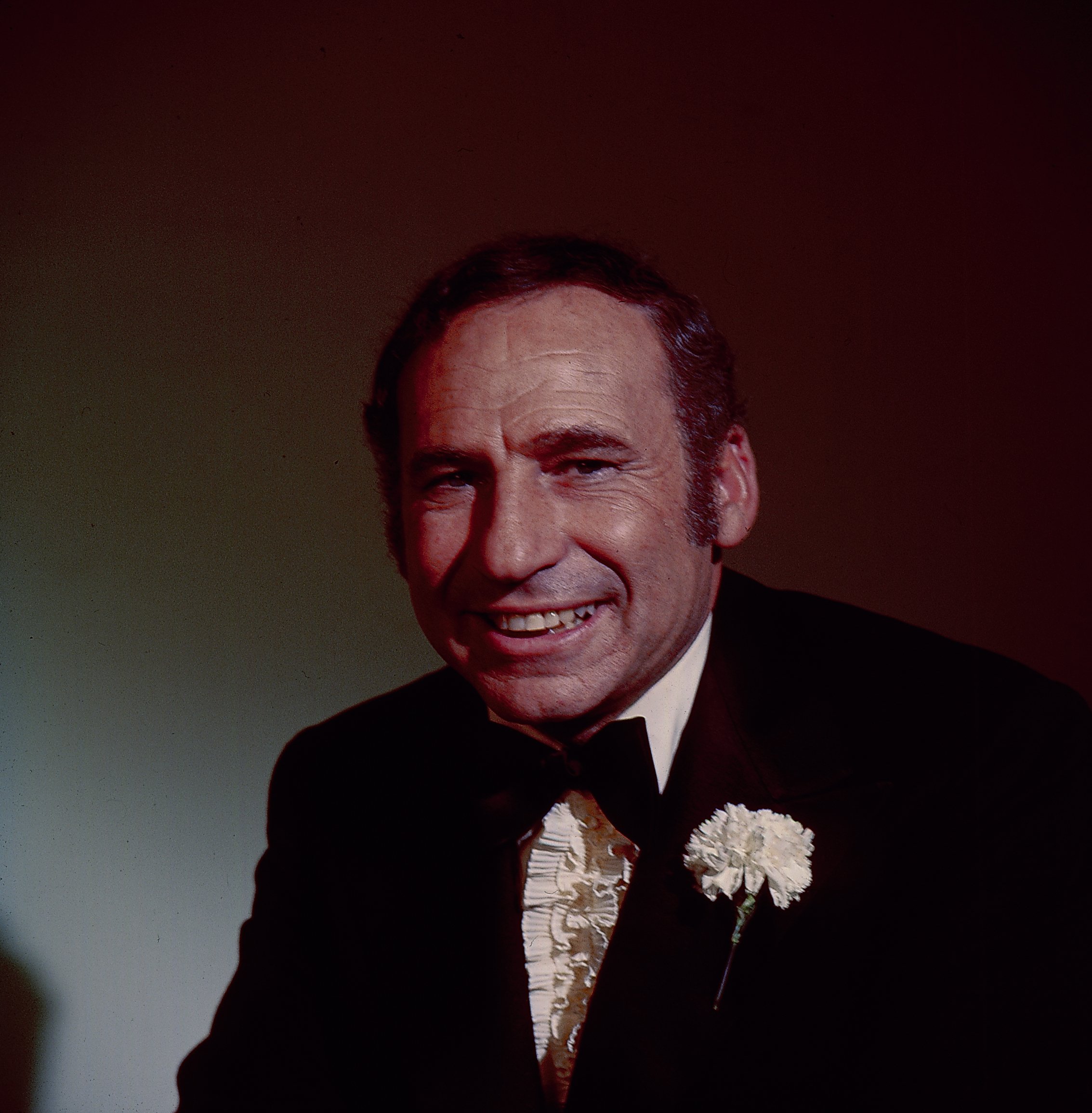 Mel Brooks fotografiado durante una escena de la película "Silent Movie" el 1 de enero de 1976 ┃Source: Getty Images