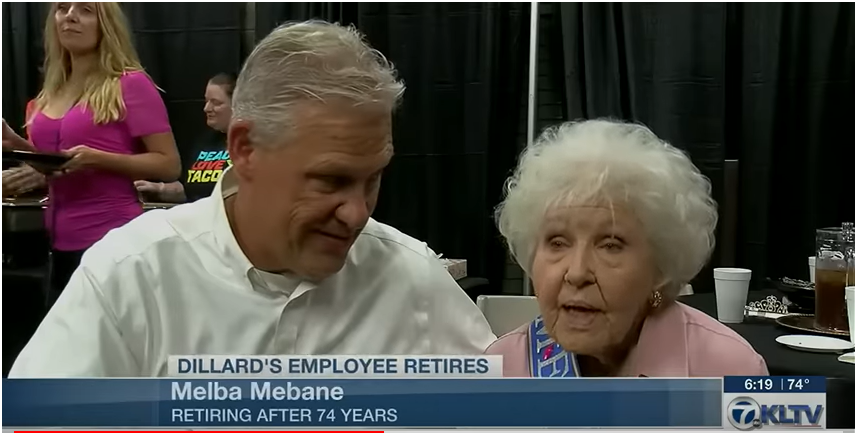 Terry Mebane y Melba Mebane durante una entrevista sobre la jubilación de Melba. | Foto: youtube.com/KLTV 7