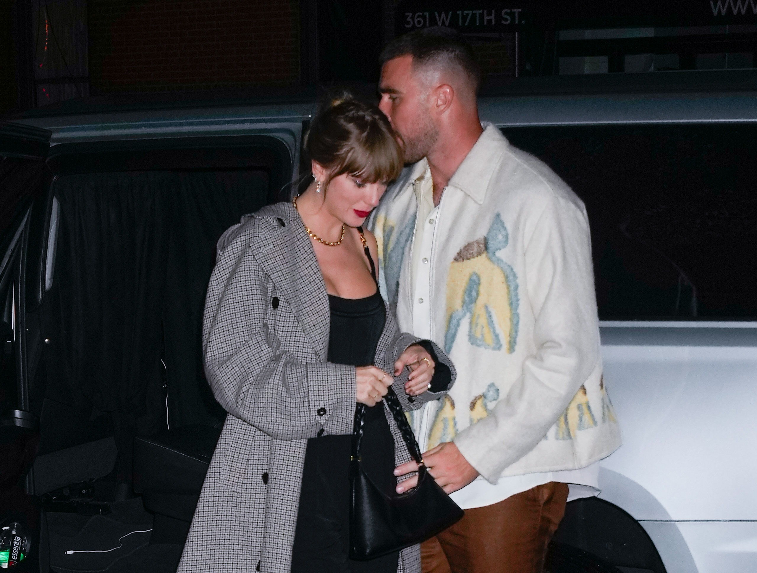 Taylor Swift y Travis Kelce llegan a la SNL Afterparty en Nueva York, el 15 de octubre de 2023 | Fuente: Getty Images