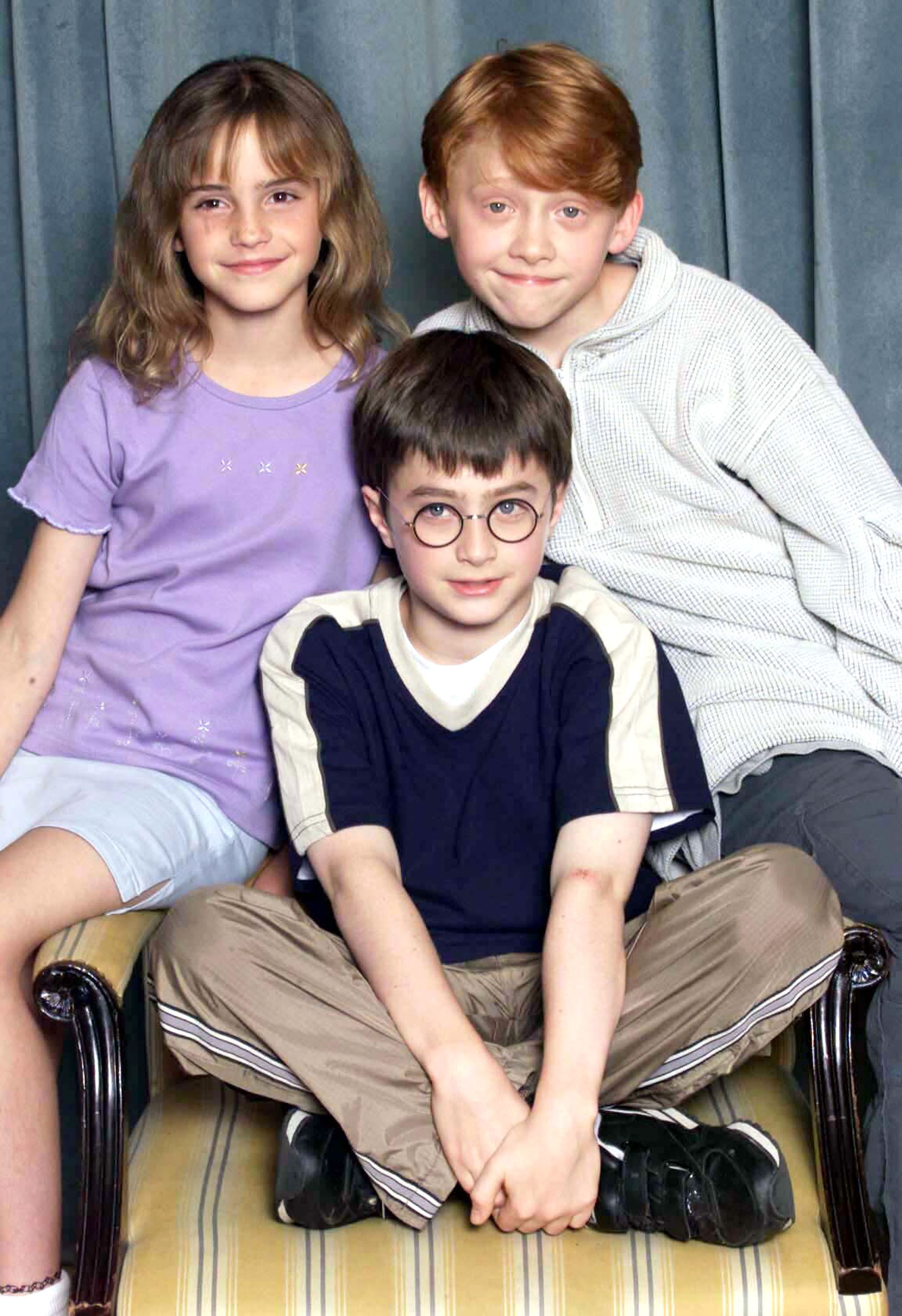 Emma Watson, Daniel Radcliffe y Rupert Grint en un photocall de "Harry Potter" en Londres, Inglaterra, el 23 de agosto de 2000. | Foto: Getty Images