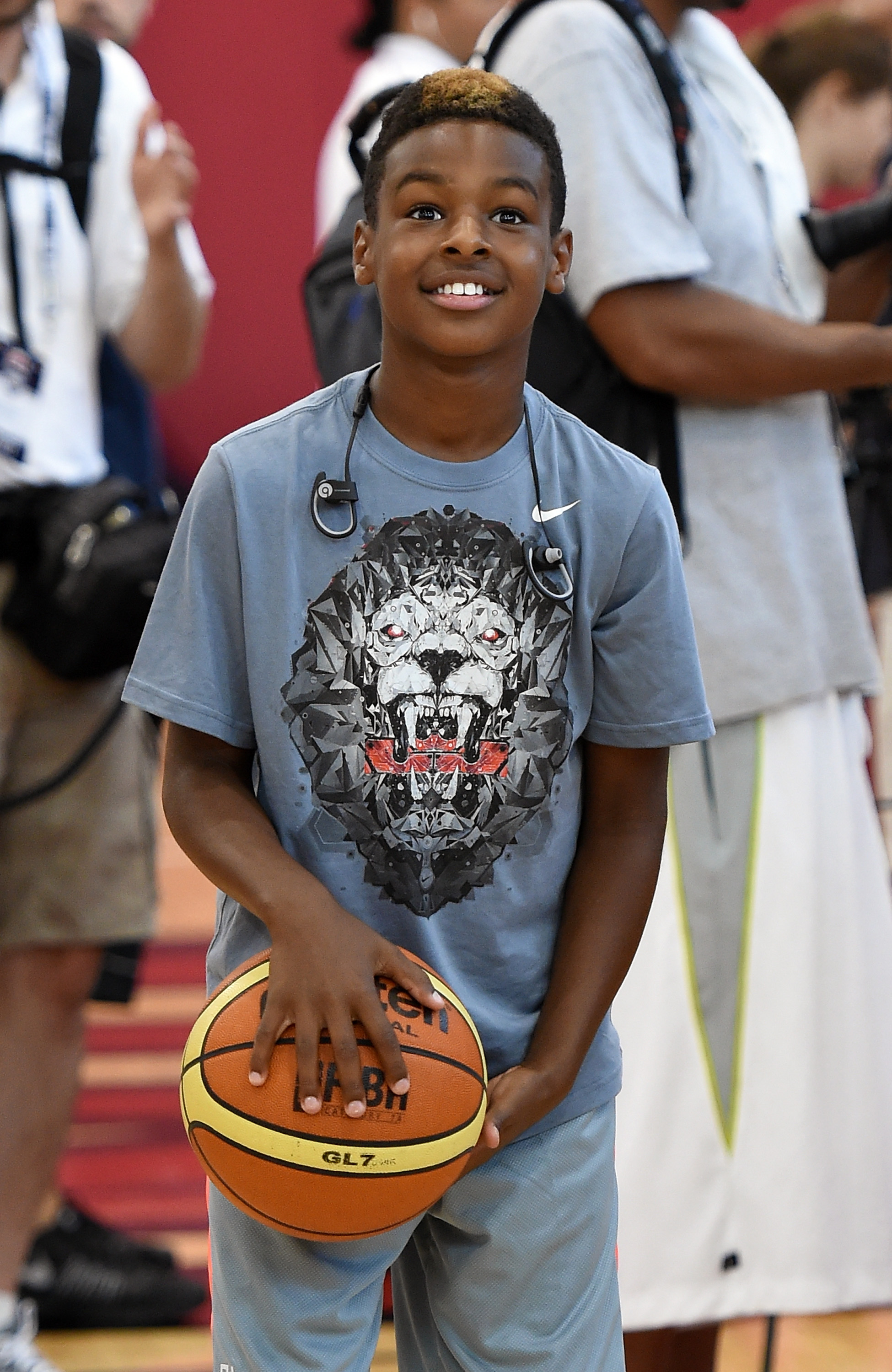 Bronny James en el campamento de entrenamiento del equipo nacional masculino de baloncesto de Estados Unidos en Las Vegas, 2015. | Foto: Getty Images