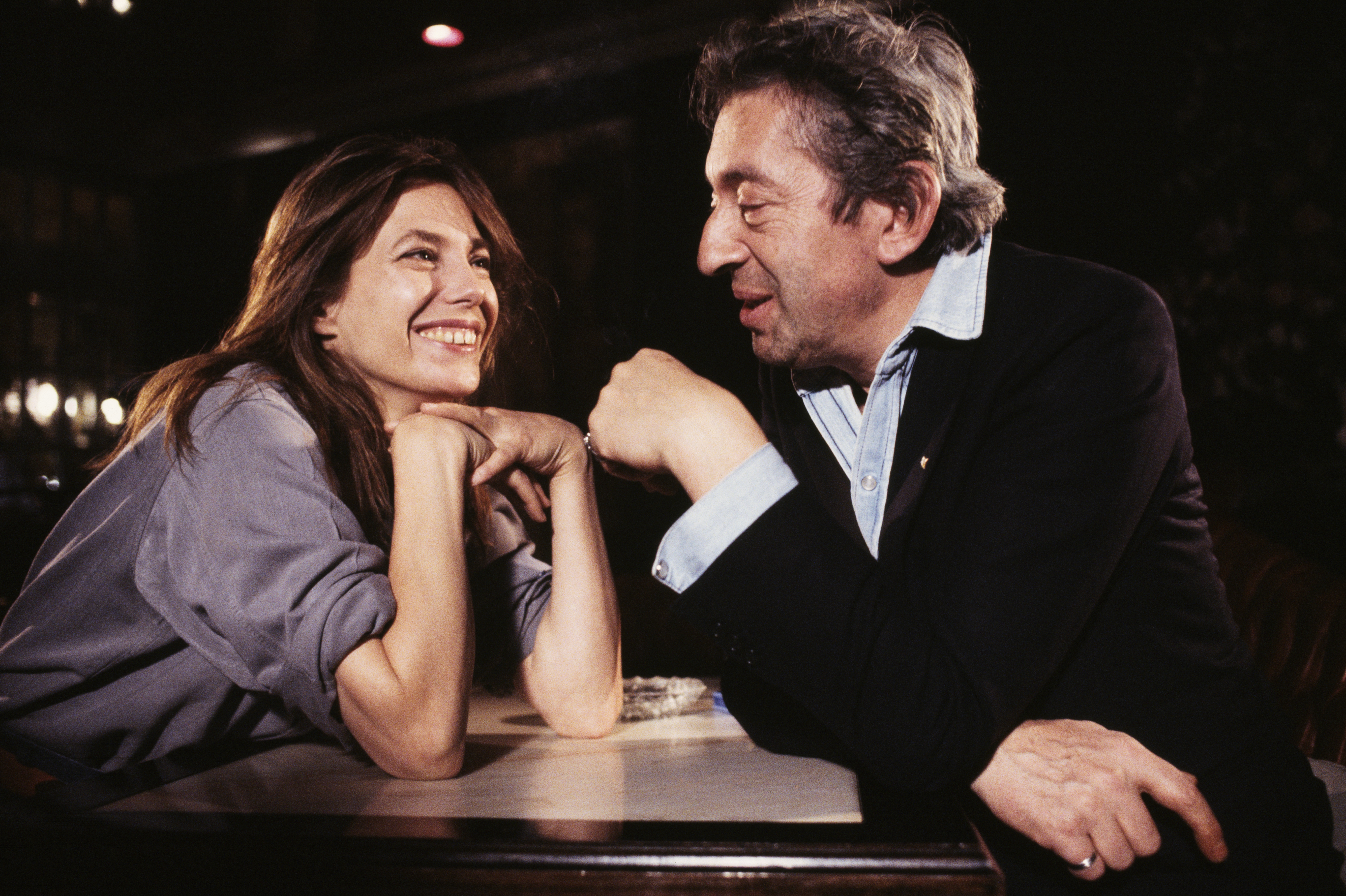 Fotografía de Jane Birkin y Serge Gainsbourg tomada el 1 de enero de 1985. | Foto: Getty Images