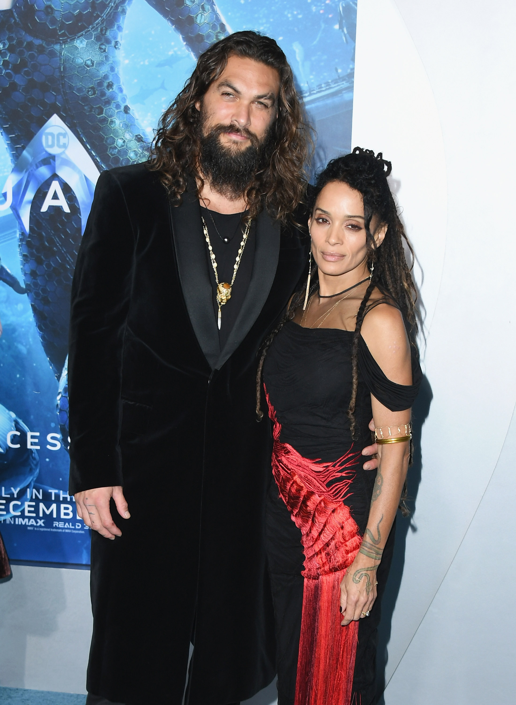 Jason Momoa y Lisa Bonet asisten al estreno de "Aquaman", 2018 | Fuente: Getty Images