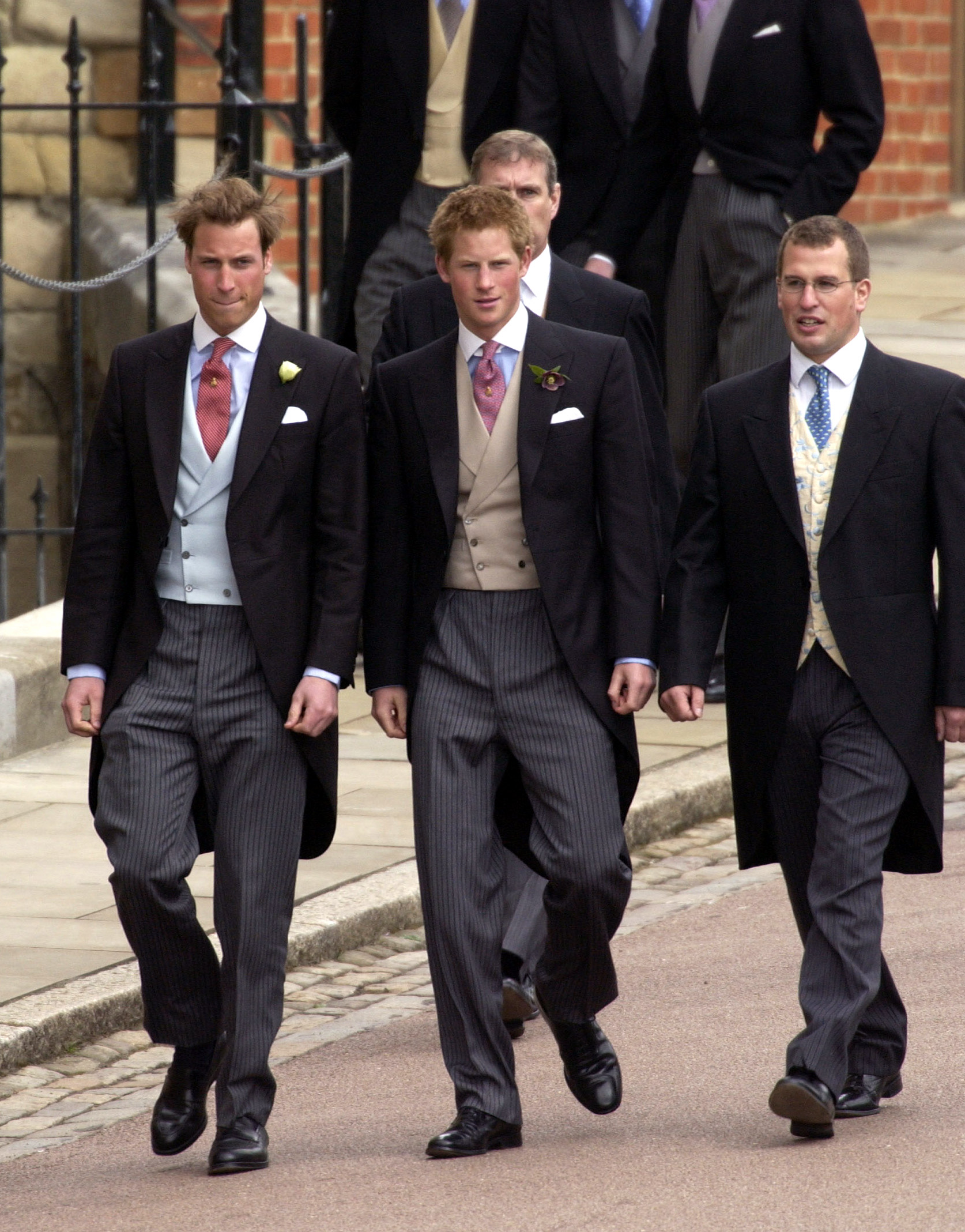 El príncipe William, el príncipe Harry y Peter Phillips en la boda del Rey Charles III y la Reina Camilla en la Capilla de San Jorge, Windsor | Fuente: Getty Images