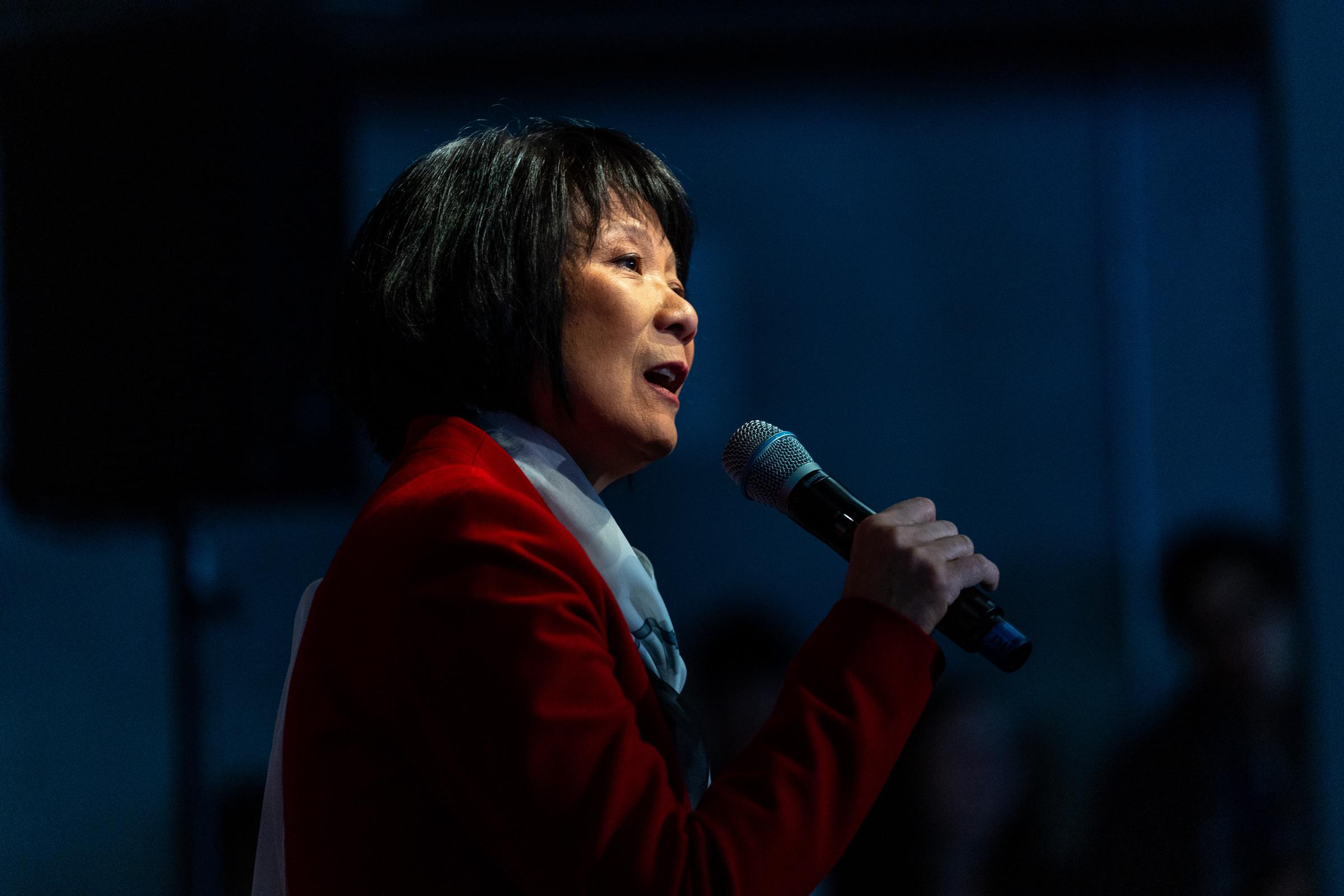 La alcaldesa de Toronto, Olivia Chow, habla en la Cumbre Económica EE.UU.-Canadá en Evergreen Brick Works el 7 de febrero de 2025, en Toronto, Canadá | Fuente: Getty Images