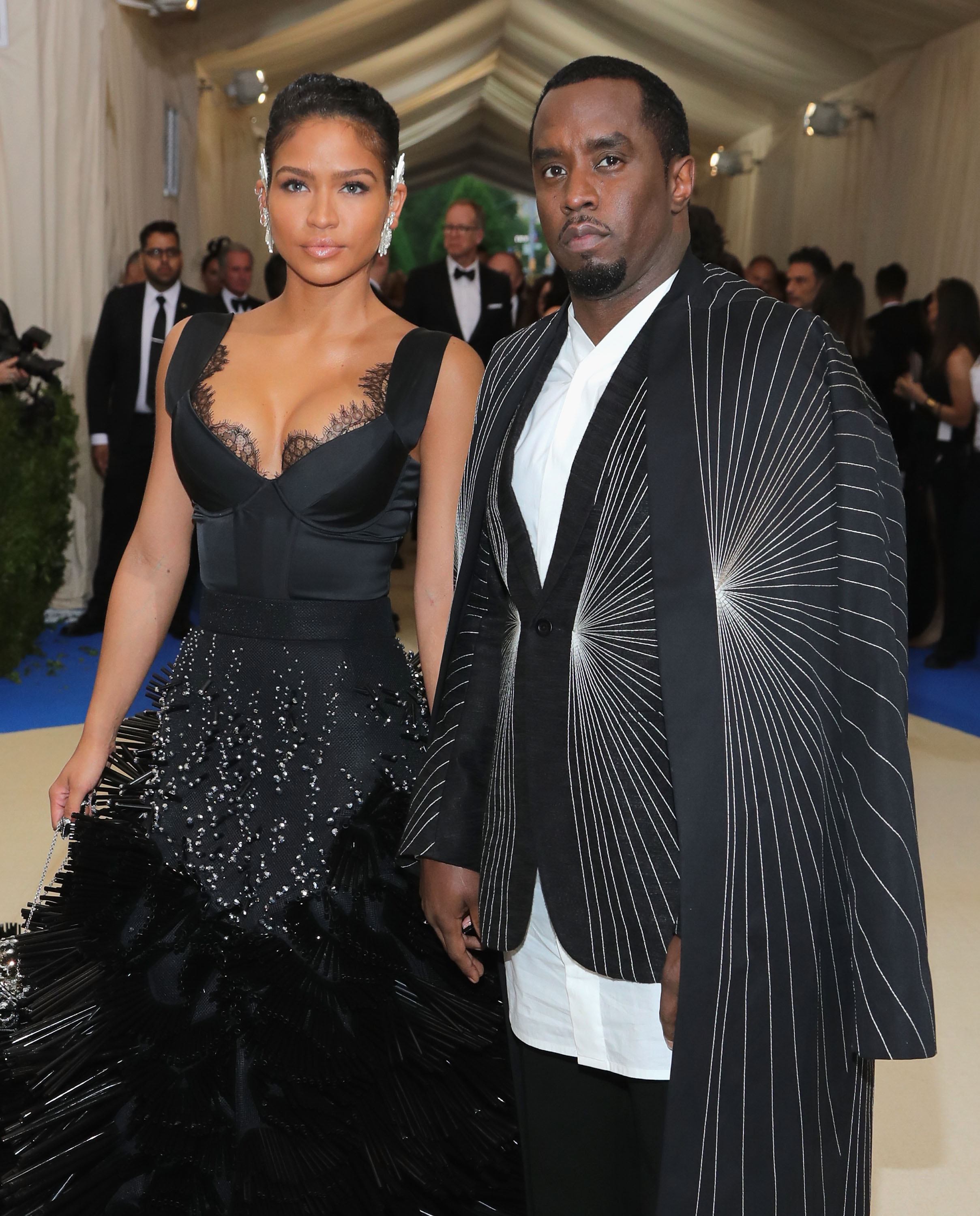 Cassie y P. Diddy asisten a la gala del Costume Institute "Rei Kawakubo/Comme des Garçons: Art of the In-Between" el 1 de mayo de 2017, en la ciudad de Nueva York. | Fuente: Getty Images