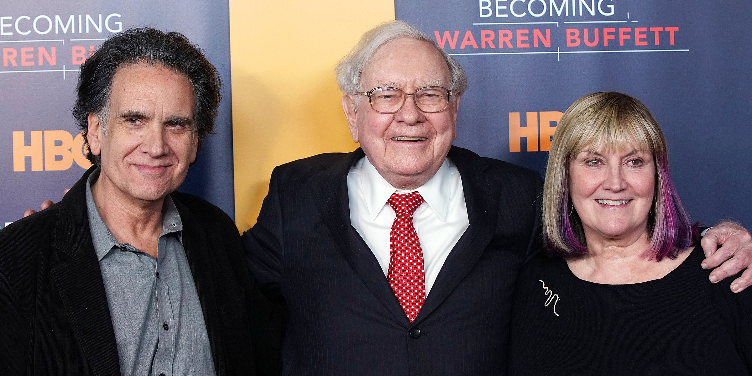 Peter, Warren y Susie Buffett | Fuente: Getty Images