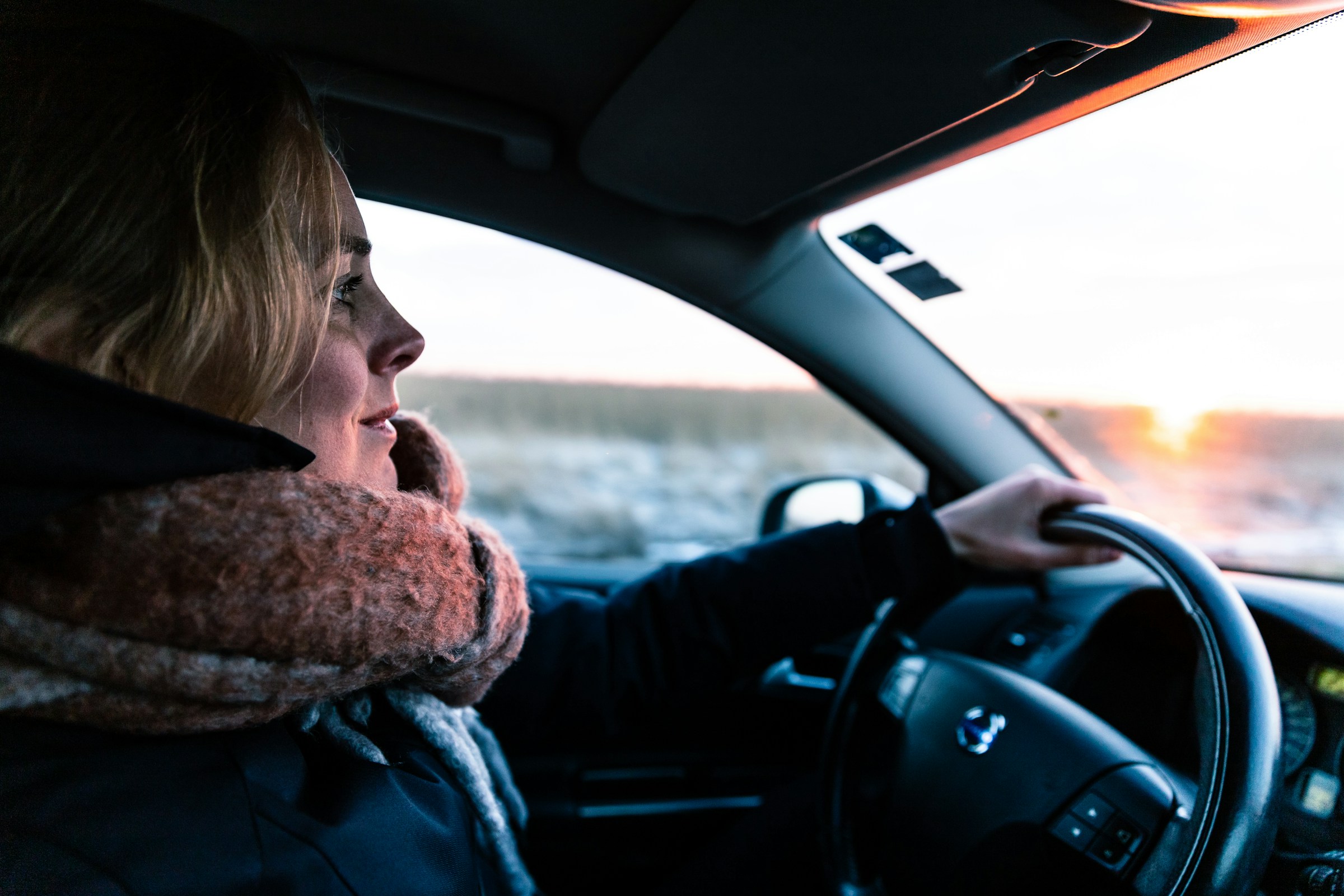 Una mujer conduciendo un Automóvil | Fuente: Unsplash