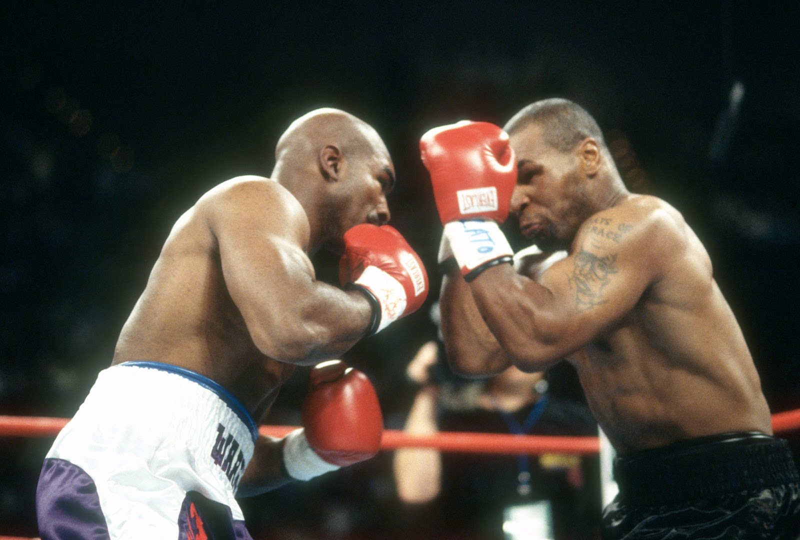 Evander Holyfield y Mike Tyson hacia 1997 | Fuente: Getty Images