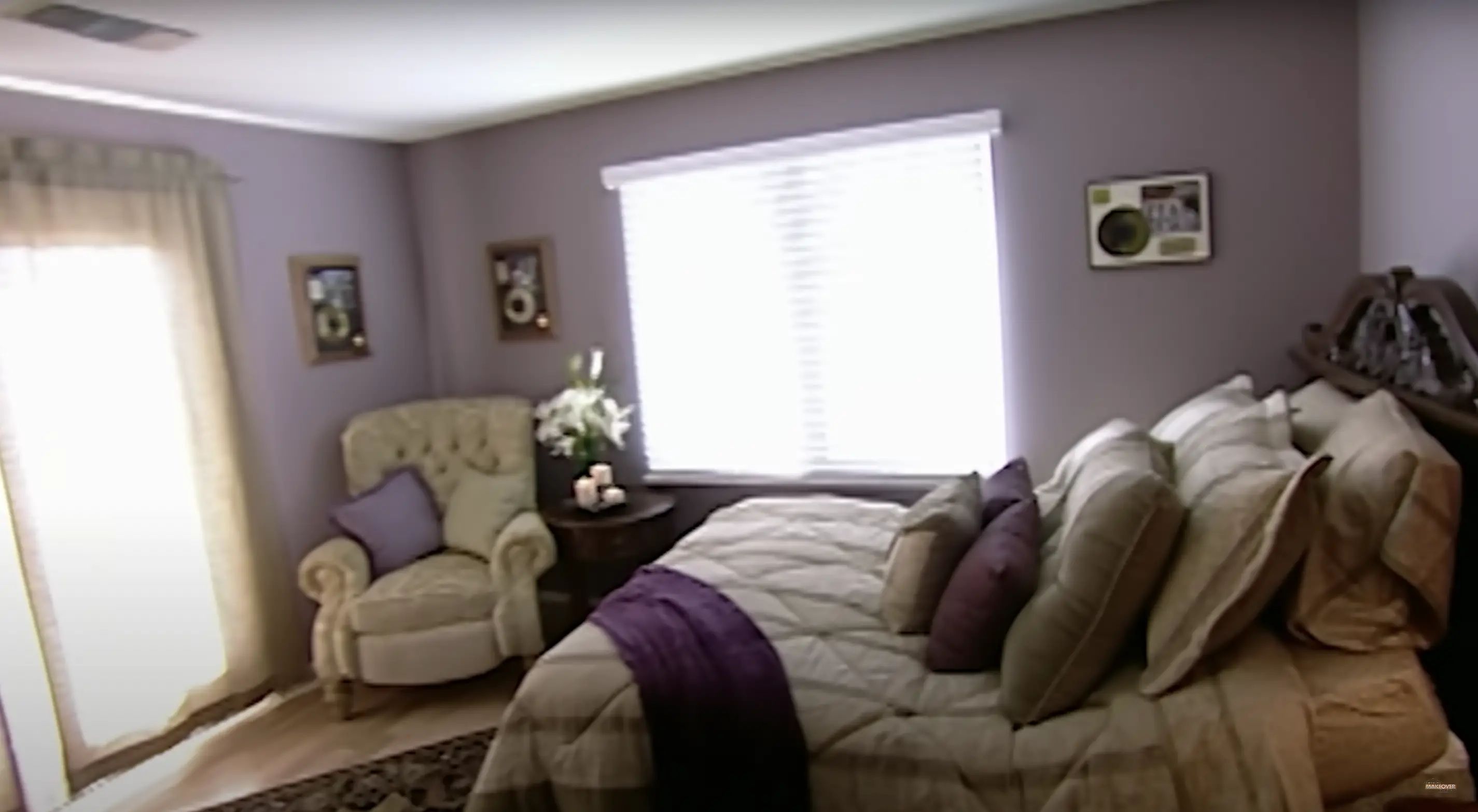 El nuevo dormitorio de la madre de Brooke Imbriani. | Foto: youtube.com/ExtremeMakeoverHomeEdition