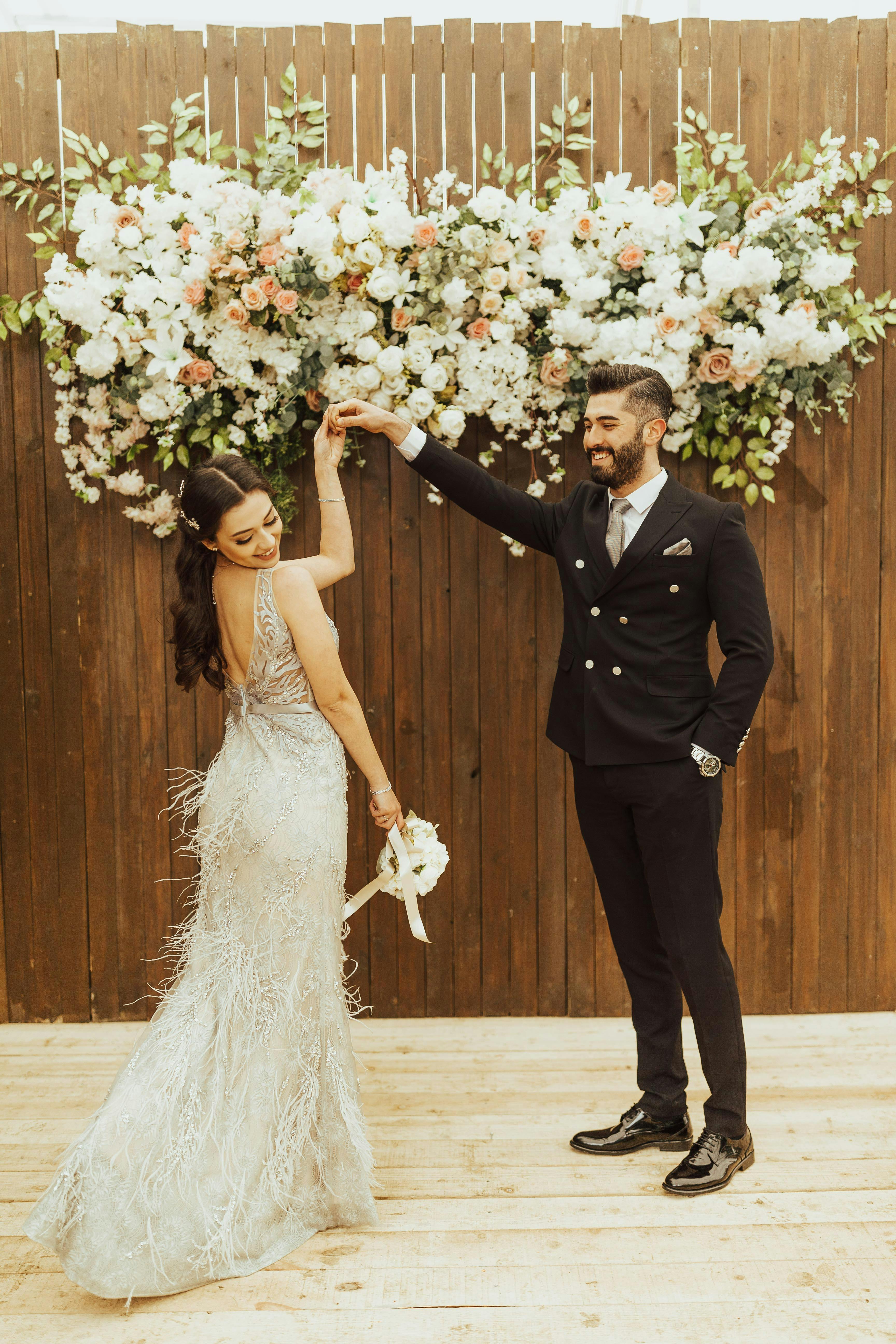 Novios bailando | Fuente: Pexels