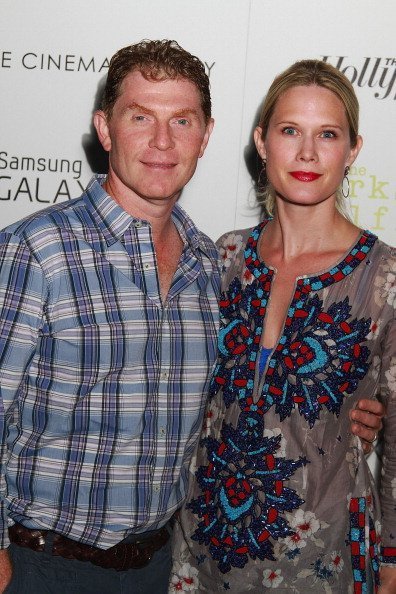 Stephanie March y Bobby Flay posando juntos en 2012.│Imagen tomada de: Getty