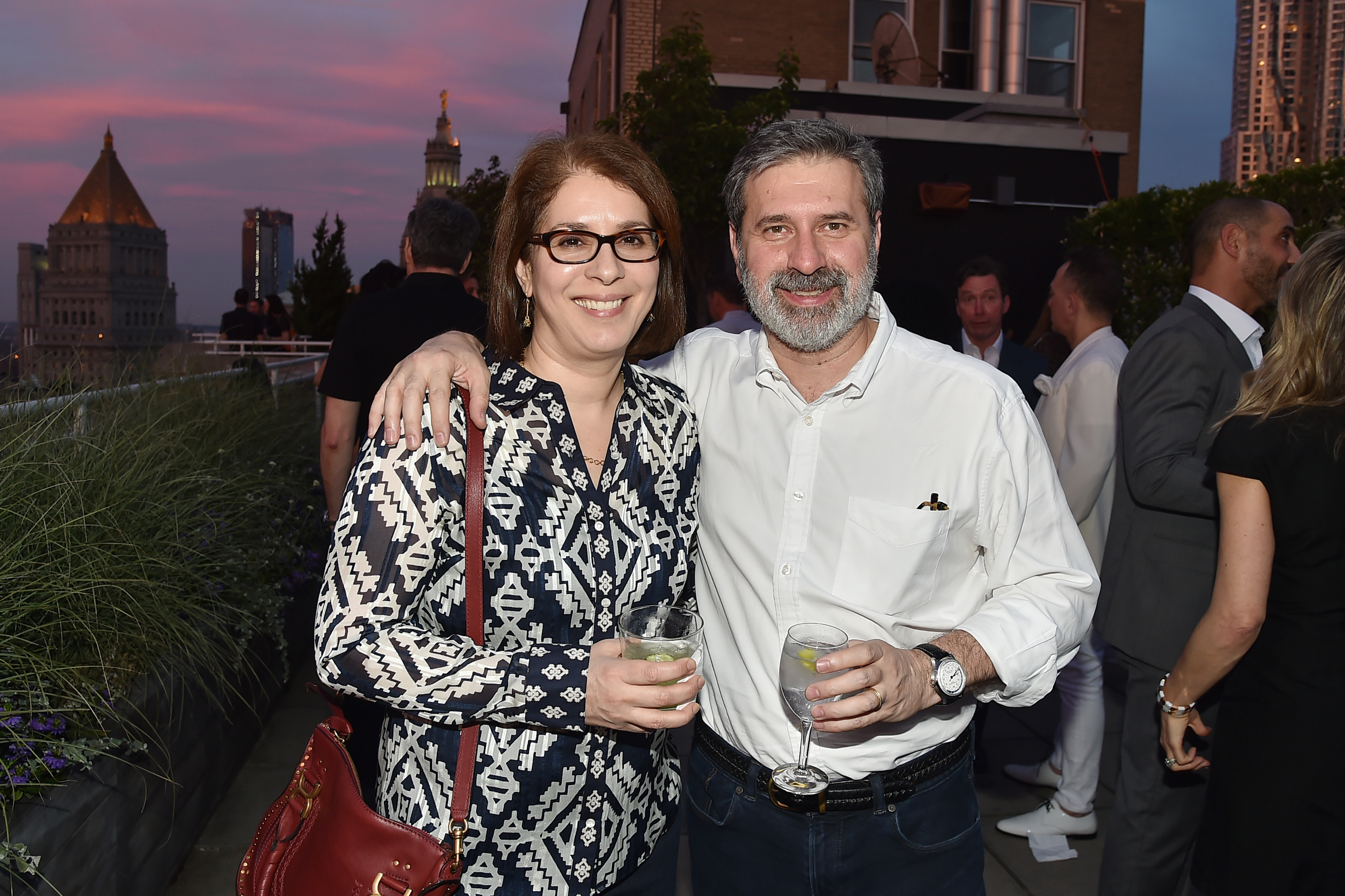 Neda y Christopher Morvillo en el evento Summer Birthday Cocktails For Lawrence Kaplan el 21 de junio de 2018, en Nueva York | Fuente: Getty Images