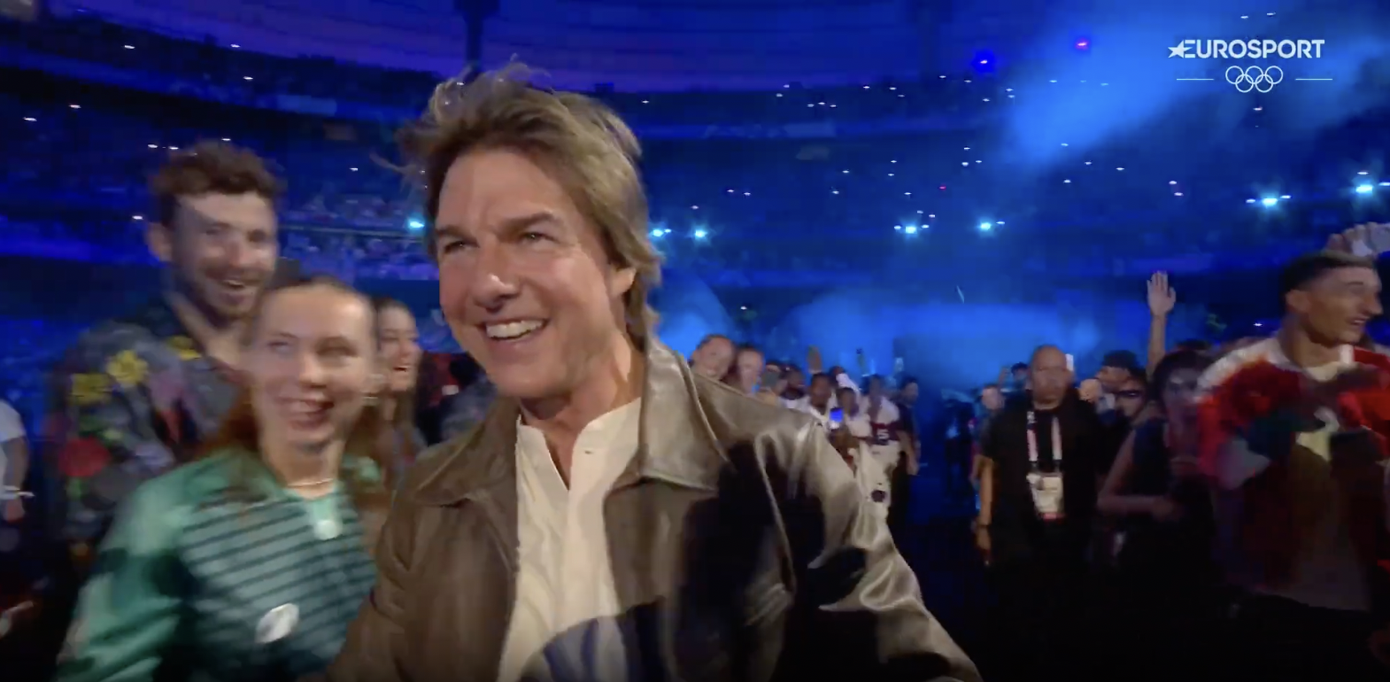 Tom Cruise dirigiéndose al escenario principal durante los Juegos Olímpicos de París, publicado el 12 de agosto de 2024 | Fuente: YouTube/Eurosport