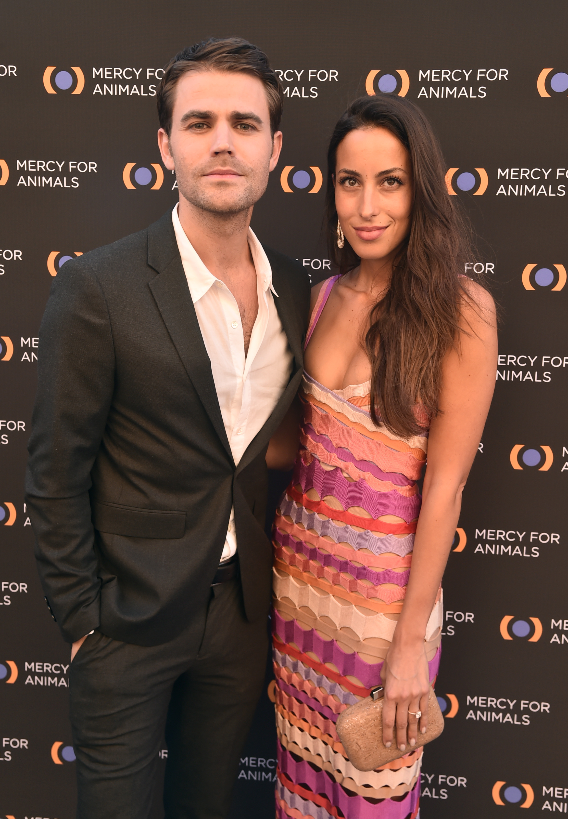 Paul Wesley e Inés de Ramón asisten a la Gala del 20º Aniversario de Mercy For Animals en The Shrine Auditorium en Los Ángeles, California, el 14 de septiembre de 2019 | Fuente: Getty Images