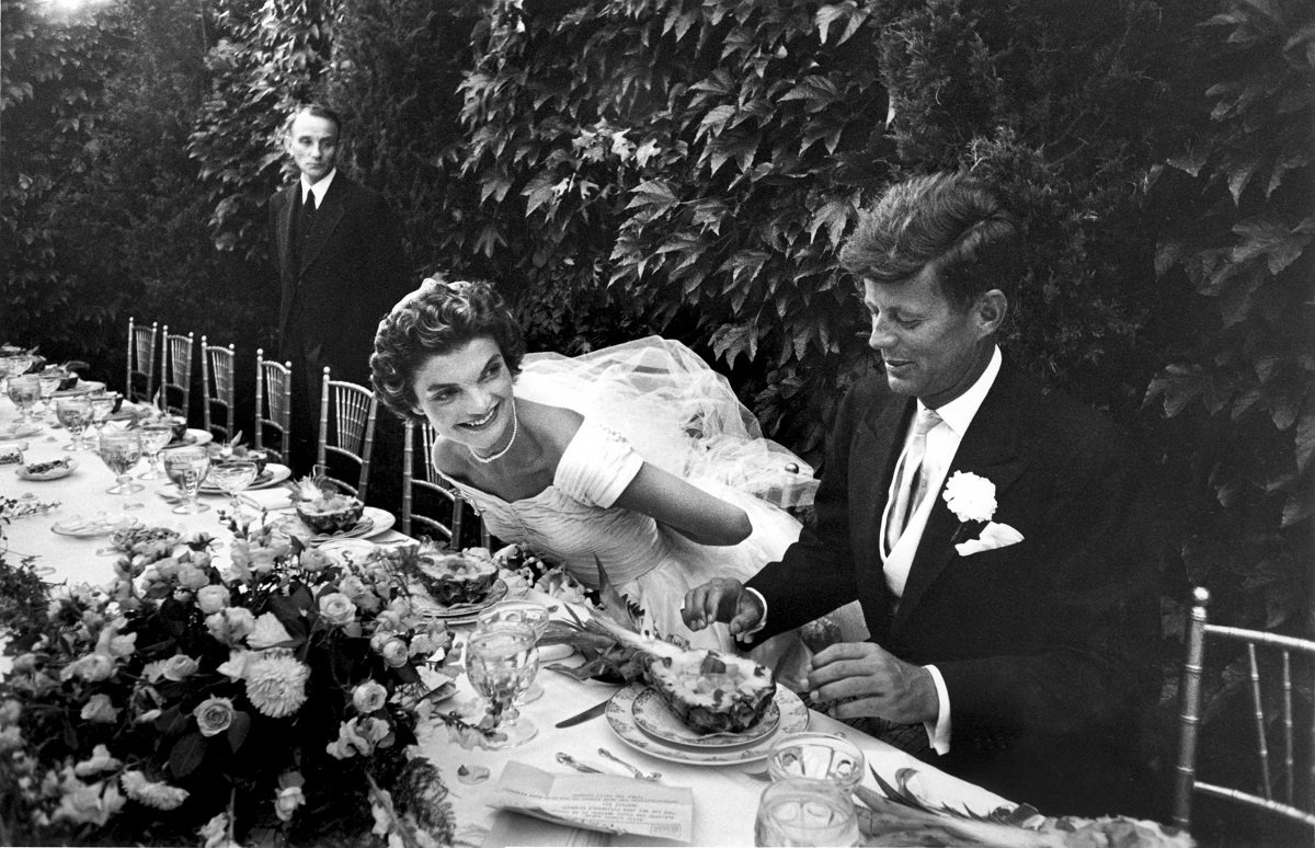 John F. Kennedy y Jacqueline el 12 de septiembre de 1953, Newport. | Foto: Getty Images