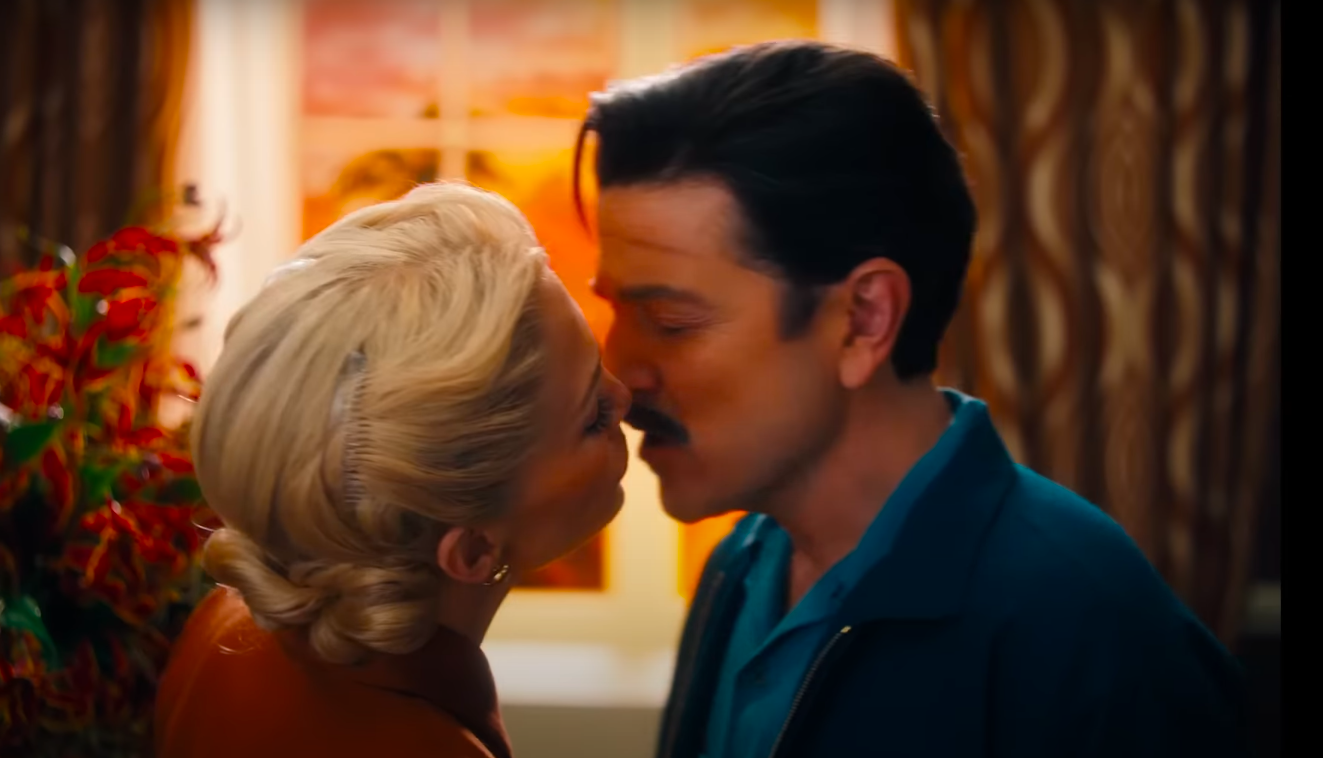 Jennifer López y Diego Luna como sus personajes de "Kiss of the Spider Woman". | Fuente: YouTube/Jennifer Lopez