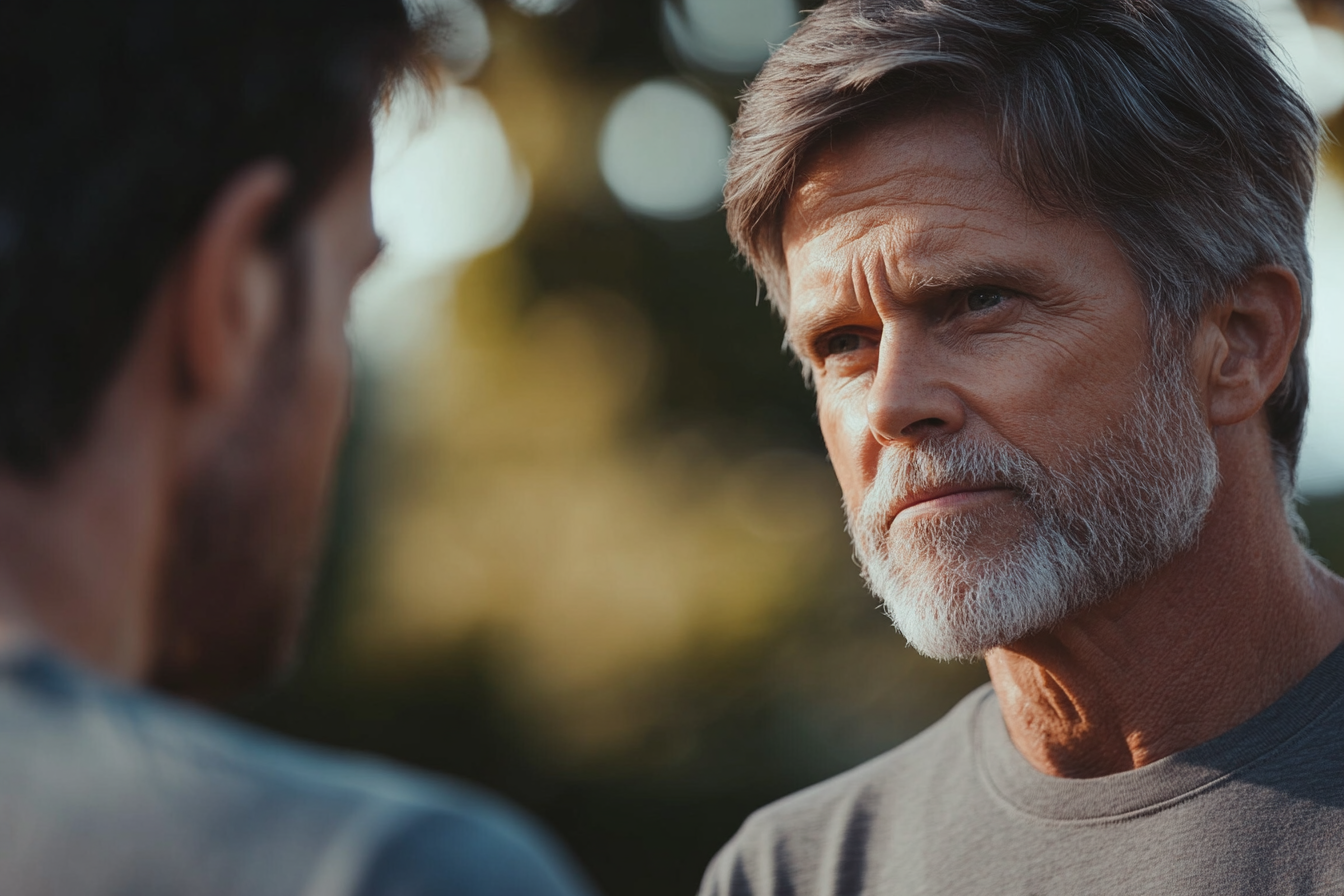 Un hombre hablando con sus nietos | Fuente: Midjourney
