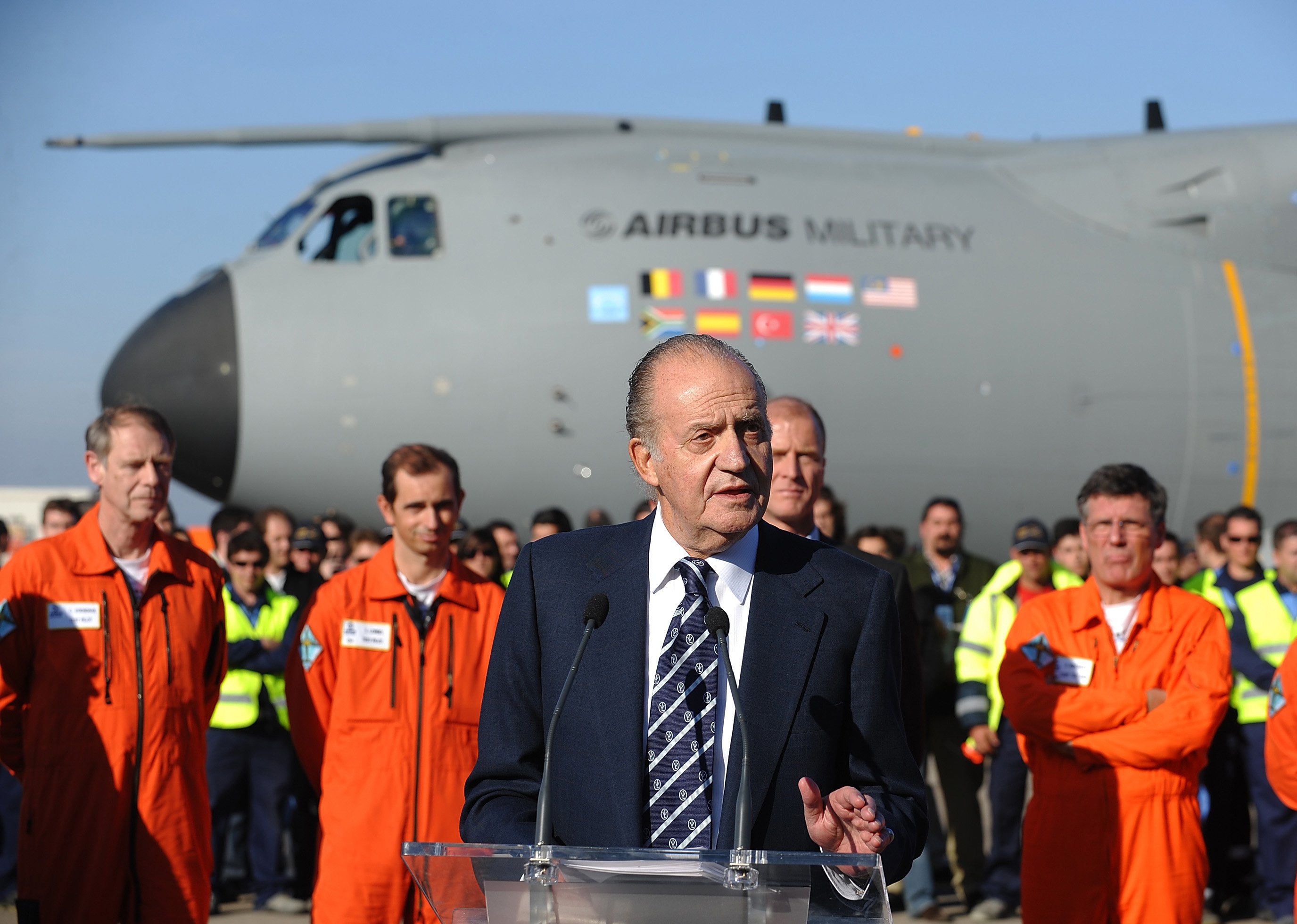 Rey Juan Carlos en planta de Airbus en Sevilla en diciembre de 2009. | Foto: Getty Images