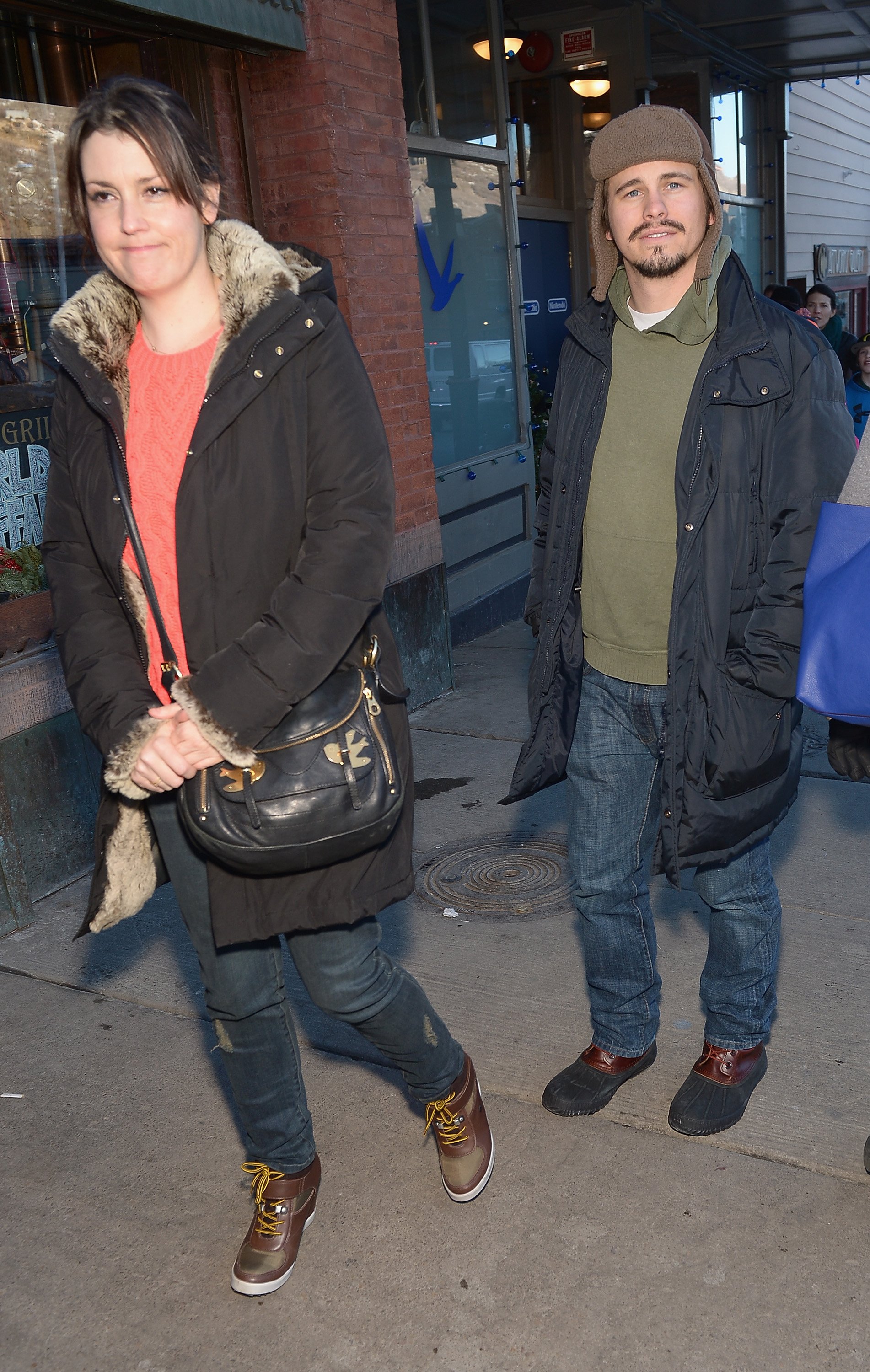 La actriz Melanie Lynskey y el actor Jason Ritter fueron vistos en Park City, el 20 de enero de 2014 en Utah, Estados Unidos. | Foto: Getty Images