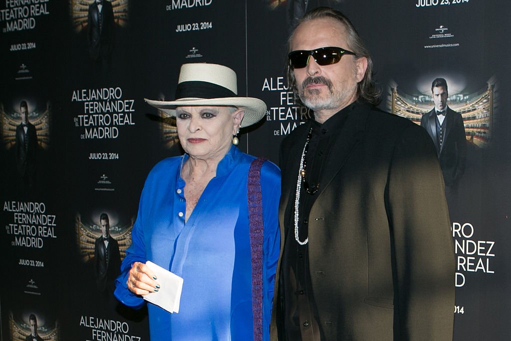 Lucía y Miguel Bosé asisten a un espectáculo de Alejandro Fernández el 23 de julio de 2014 en Madrid. | Foto: Getty Images