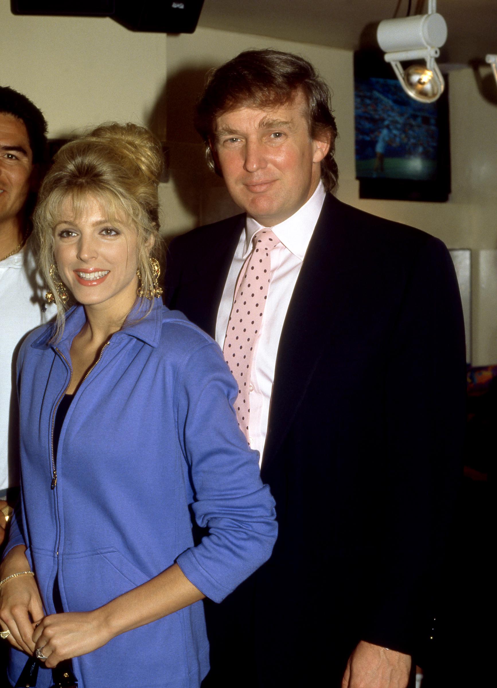 La modelo y actriz posa con Donald Trump, hacia 1991 | Fuente: Getty Images