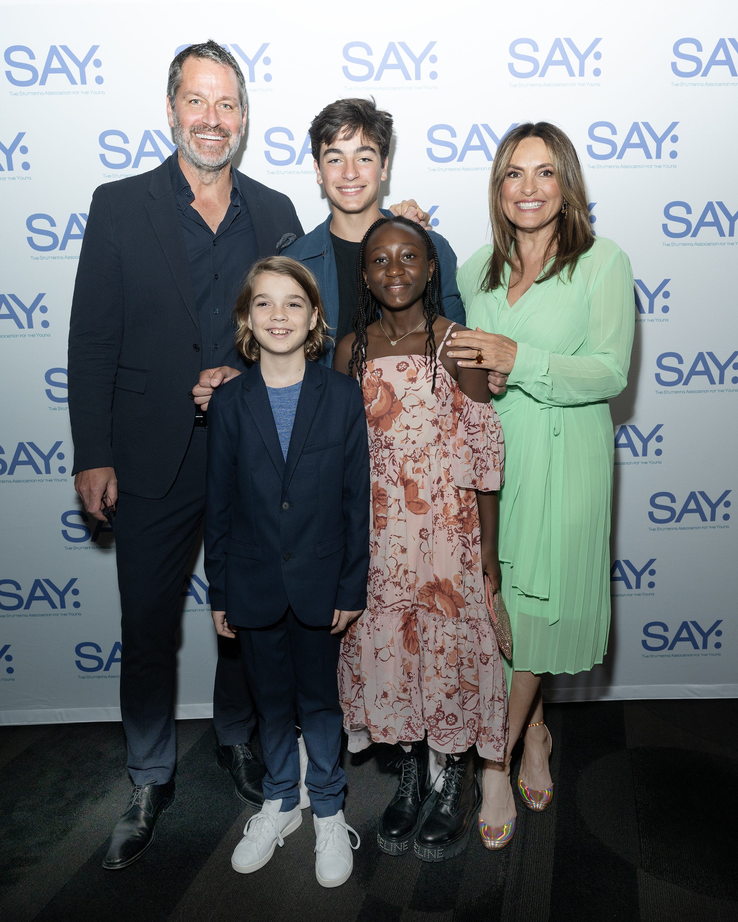 Peter Hermann, Mariska Hargitay, August Miklos Friedrich Hermann, Andrew Nicolas Hargitay Hermann, y Amaya Josephine Hermann en Nueva York, el 22 de mayo de 2023. | Foto: Getty Images