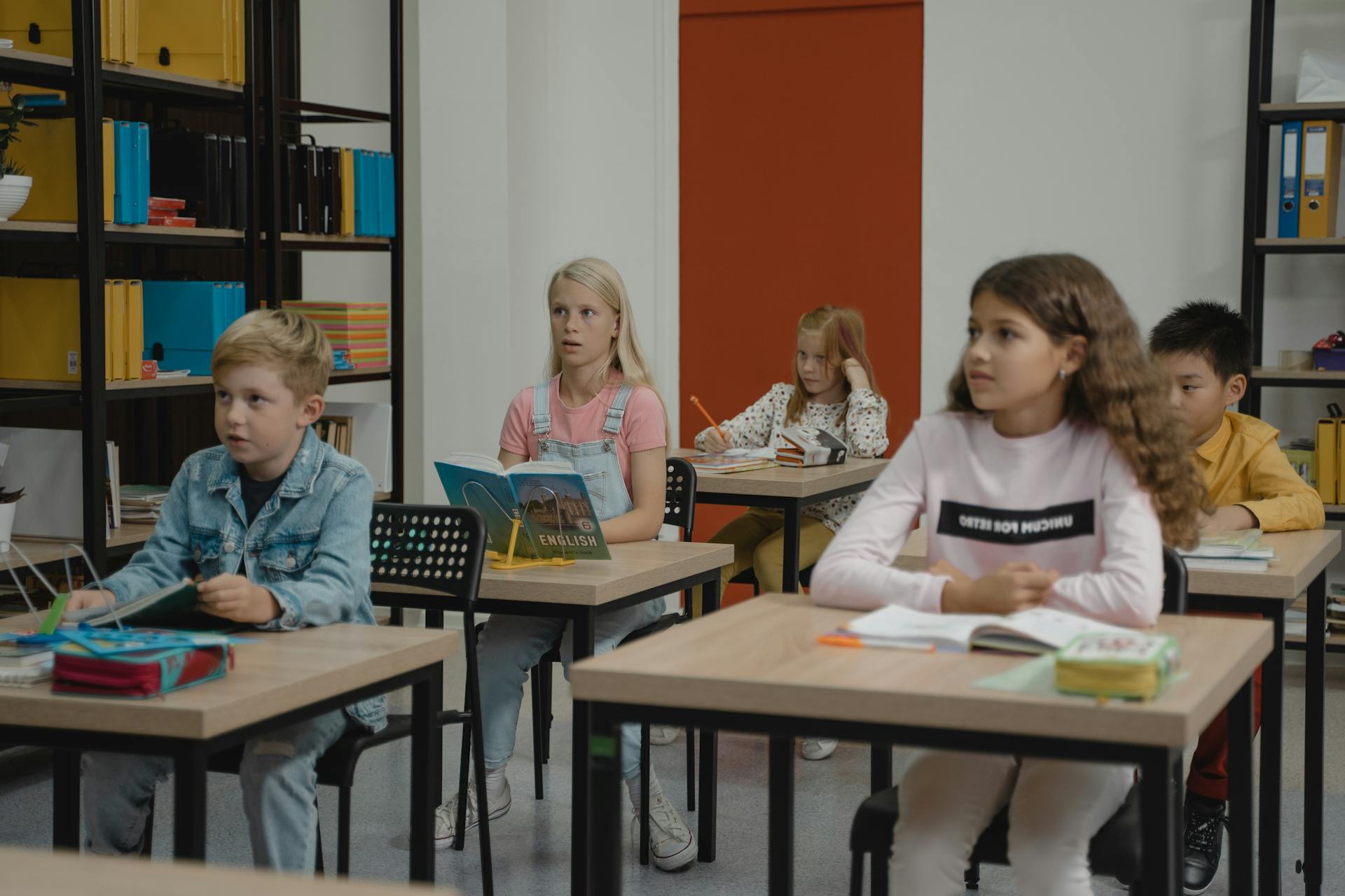 Niños en una clase | Fuente: Pexels