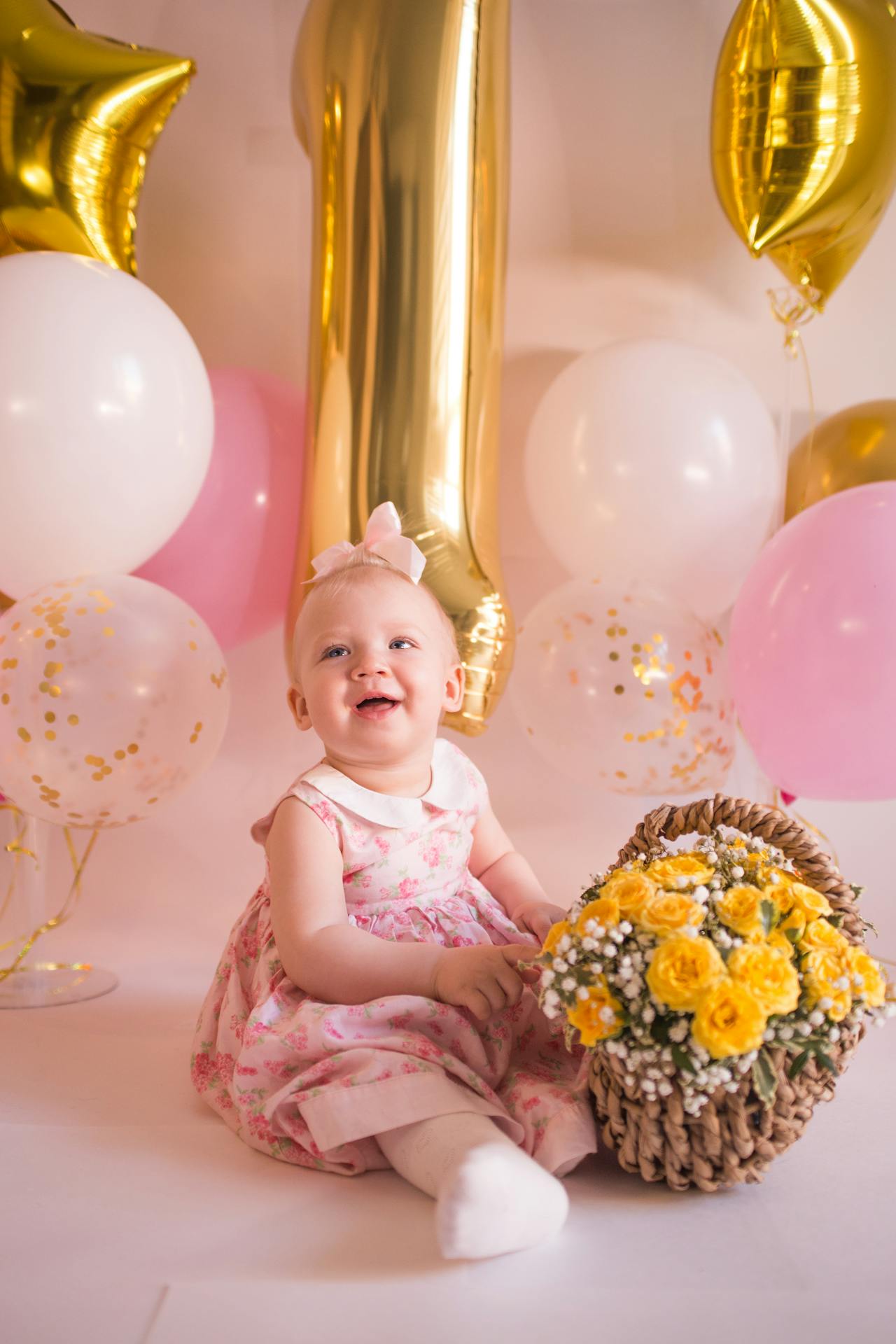 Una niña celebrando su primer cumpleaños | Fuente: Pexels