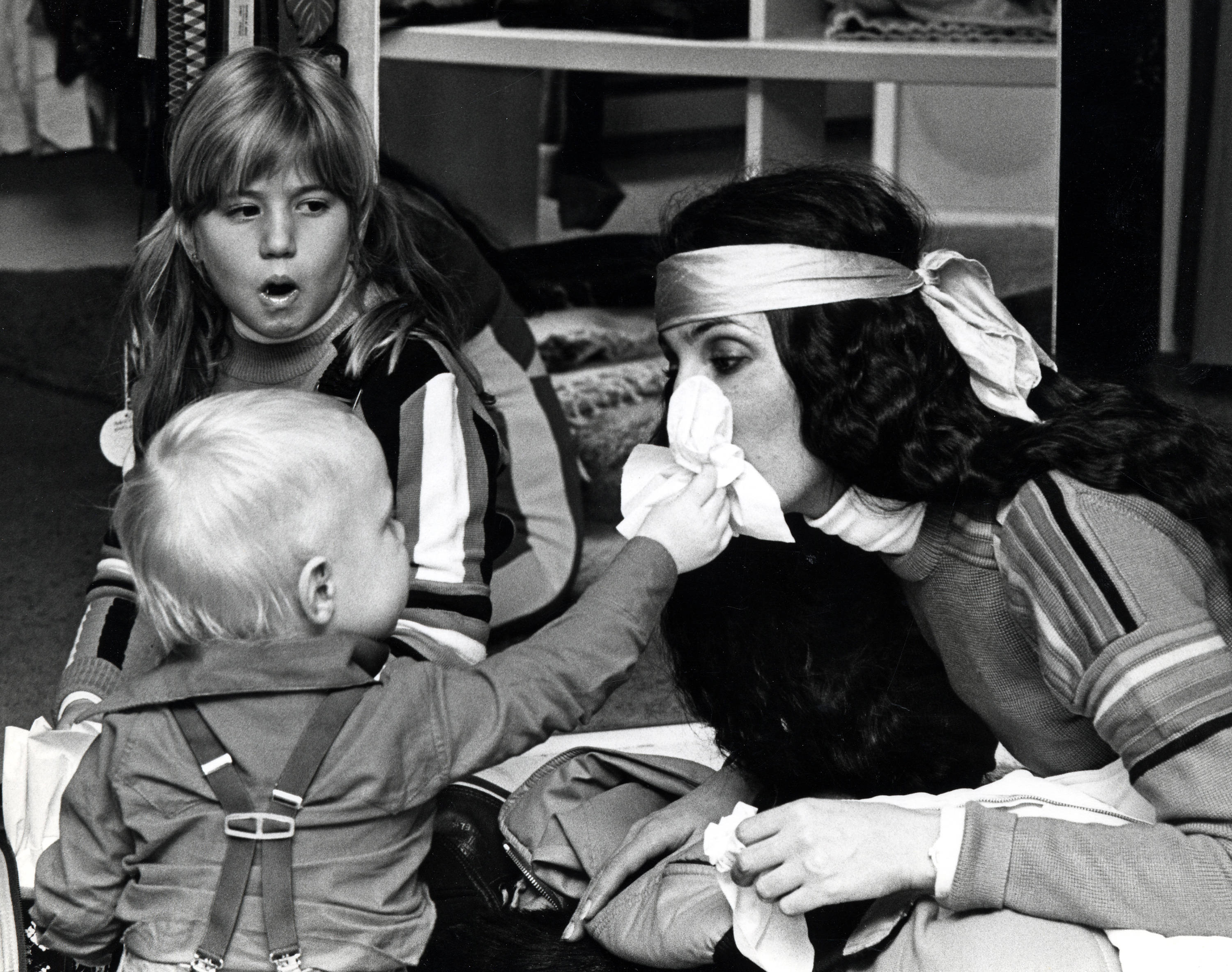 Elijah Blue Allman, Chastity Bono y Cher en Aspen el 12 de enero de 1977 | Fuente: Getty Images