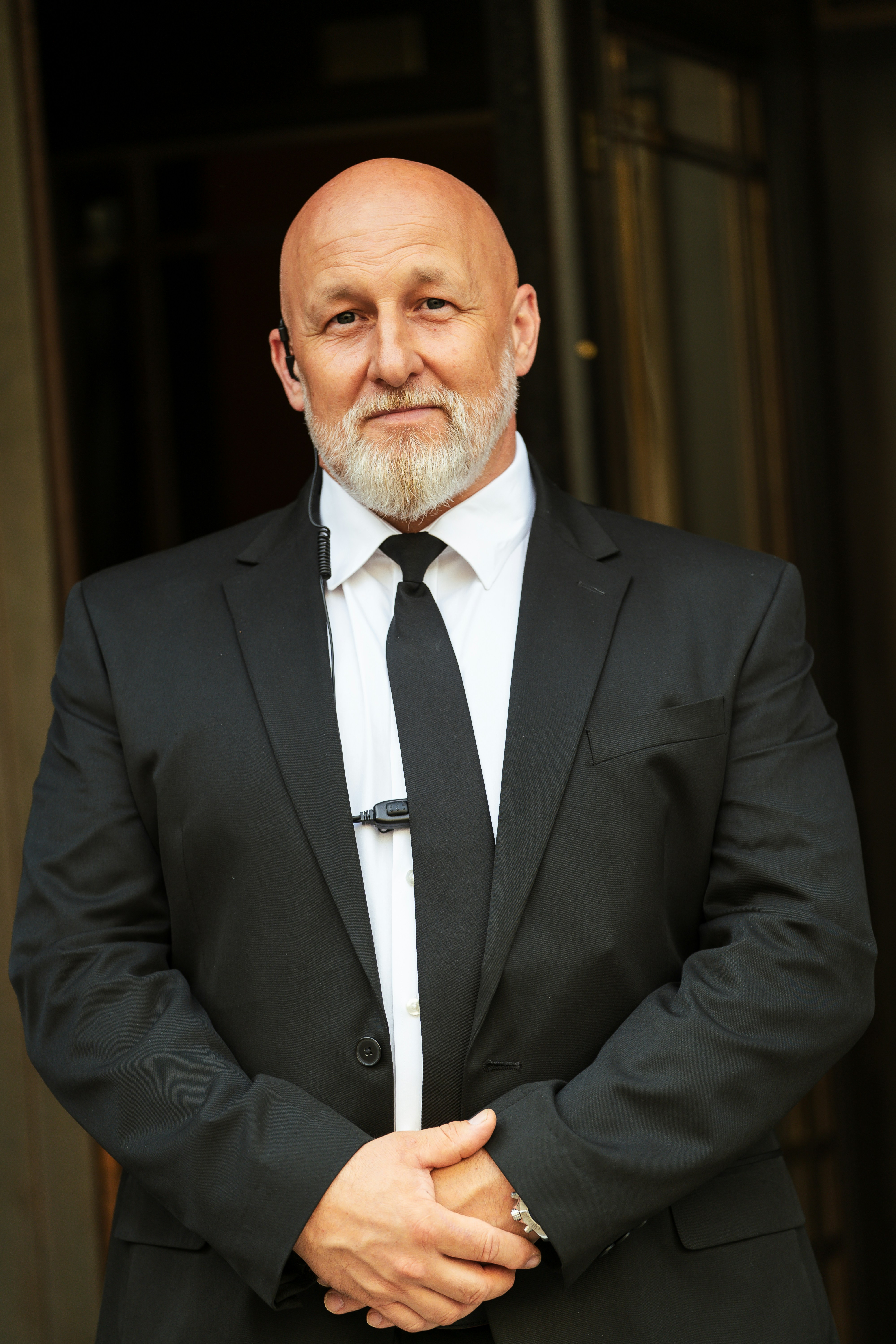 Un hombre con traje negro y corbata | Fuente: Unsplash