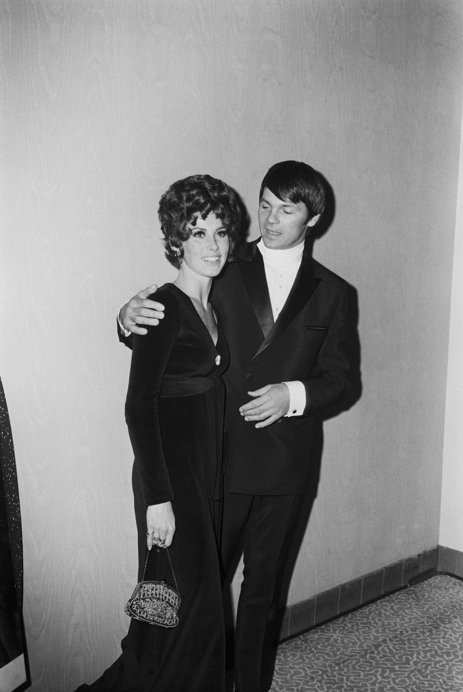 La actriz y Gary Lockwood fotografiados en un acto formal el 1 de enero de 1970, en Nueva York | Fuente: Getty Images