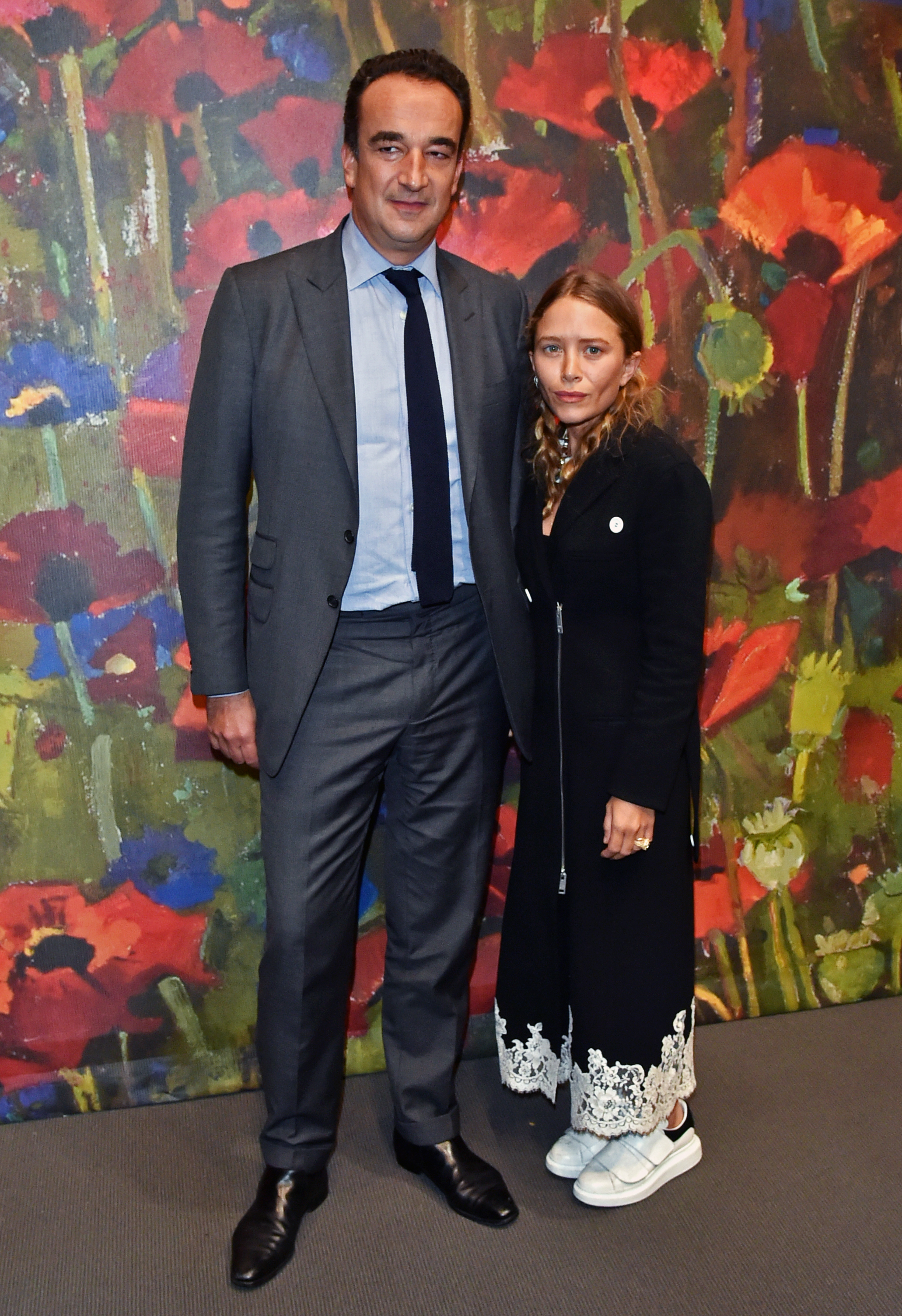 Olivier Sarkozy y Mary-Kate Olsen en la subasta y cena anual "Take Home a Nude" en Nueva York el 11 de octubre de 2017 | Fuente: Getty Images