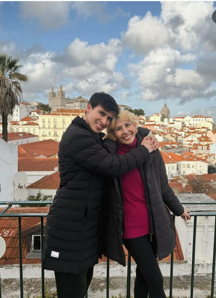 La Divaza posando junto a Kenya Álvarez. | Fuente: Instagram/La Divaza.