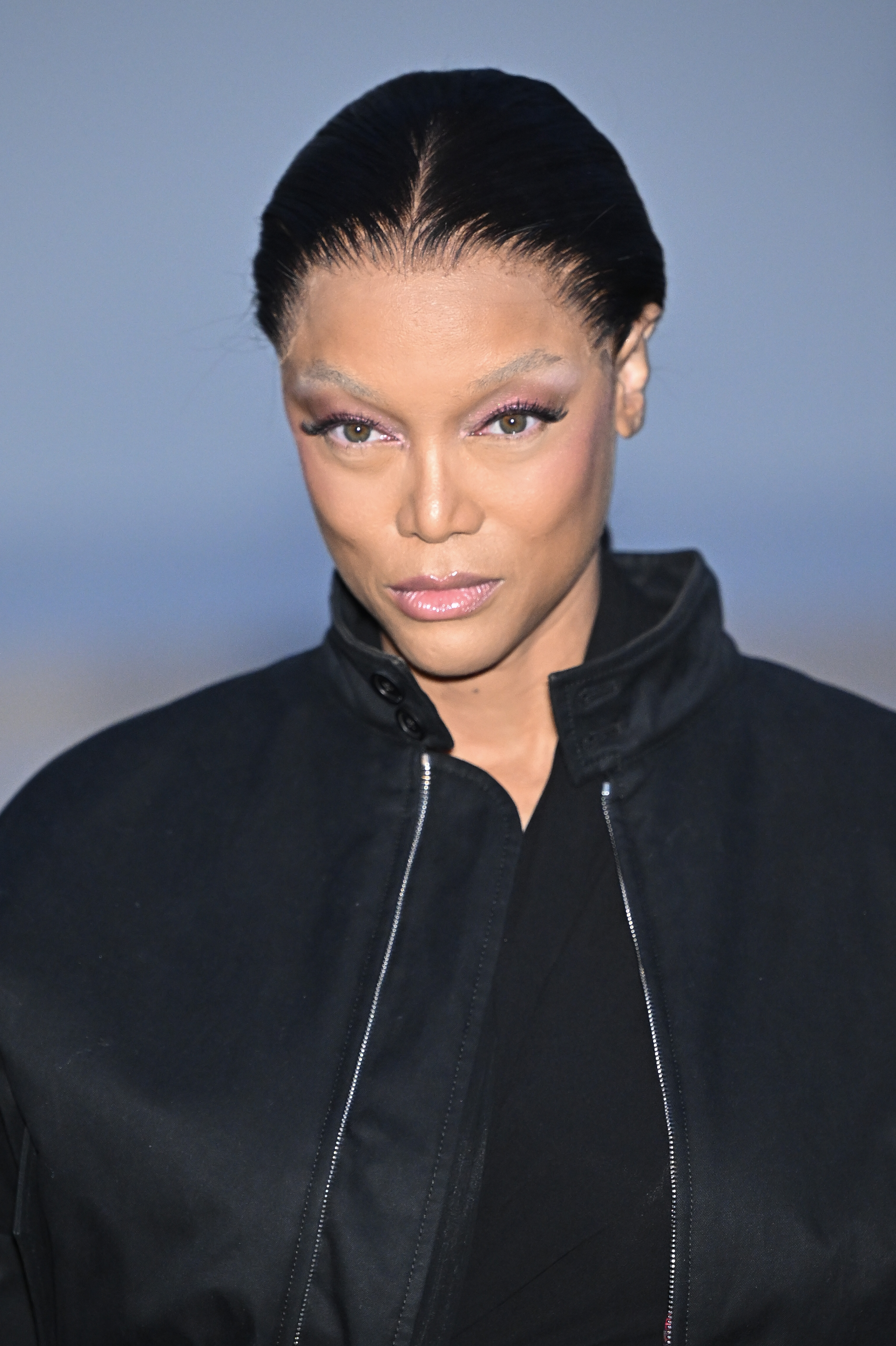 Tyra Banks asiste al desfile Balenciaga Womenswear Otoño/Invierno 2025-2026 como parte de la Semana de la Moda de París en Les Invalides en París, Francia, el 9 de marzo de 2025 | Fuente: Getty Images