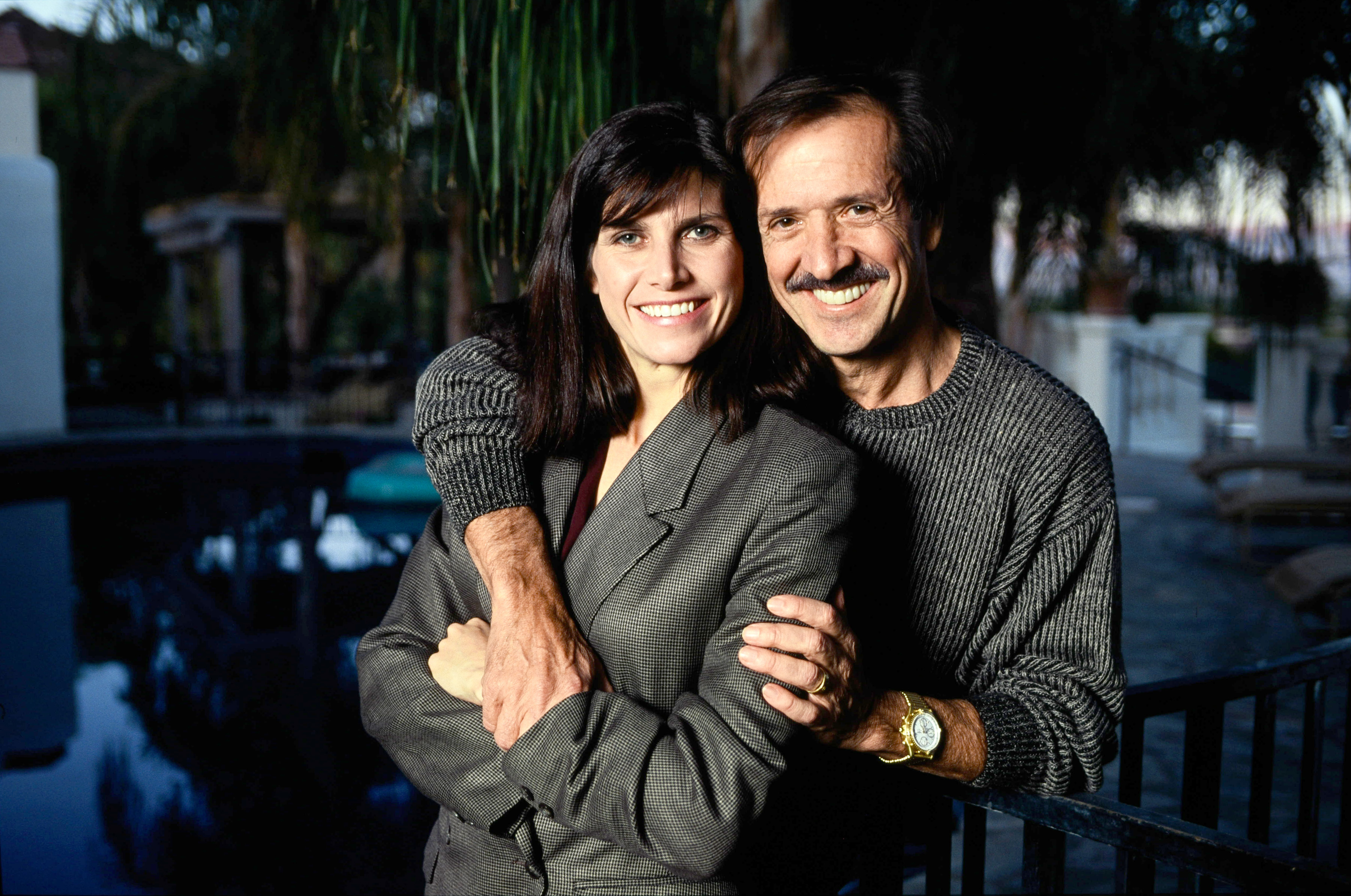 Sonny Bono y su cuarta esposa Mary Whitaker, el 1 de enero de 1991 en California. | Foto: Getty Images