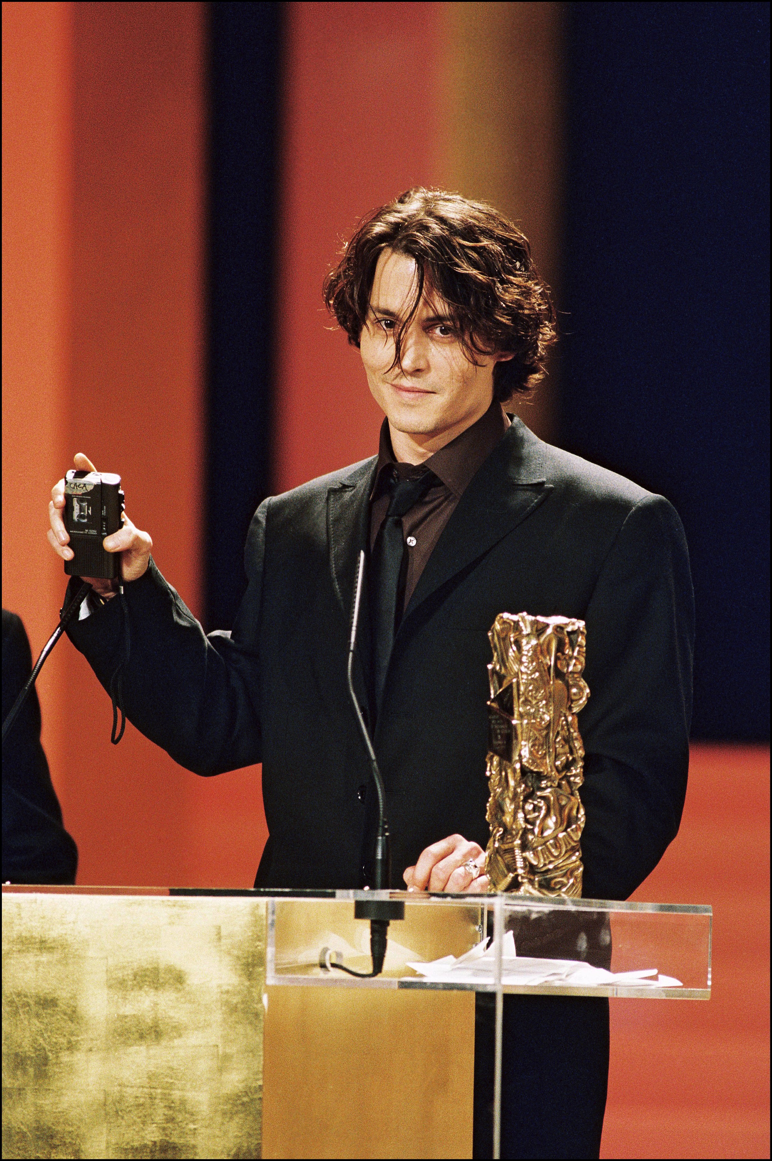 Johnny Depp en París, Francia, el 6 de marzo de 1999 | Foto: Getty Images