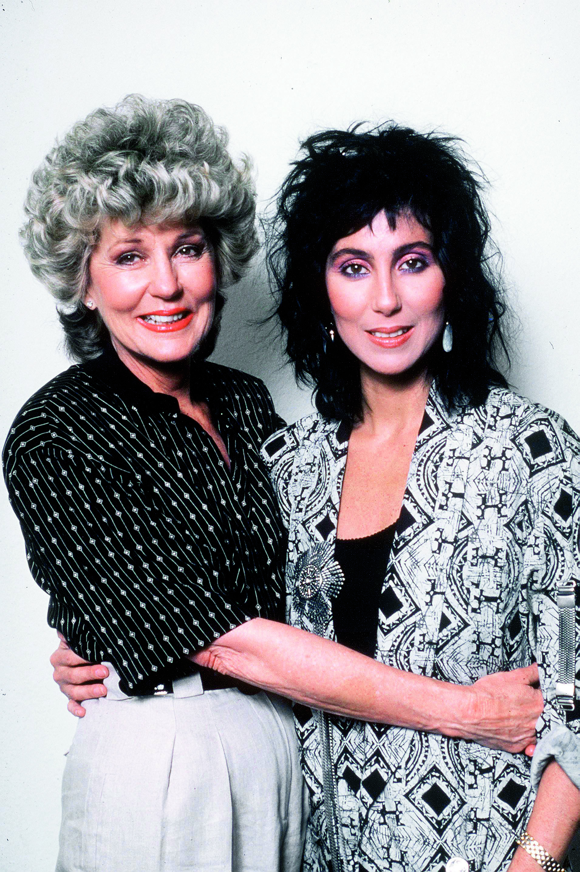 Cher y su madre, Georgia Holt, foto juntas el 1 de enero de 1986 | Fuente: Getty Images