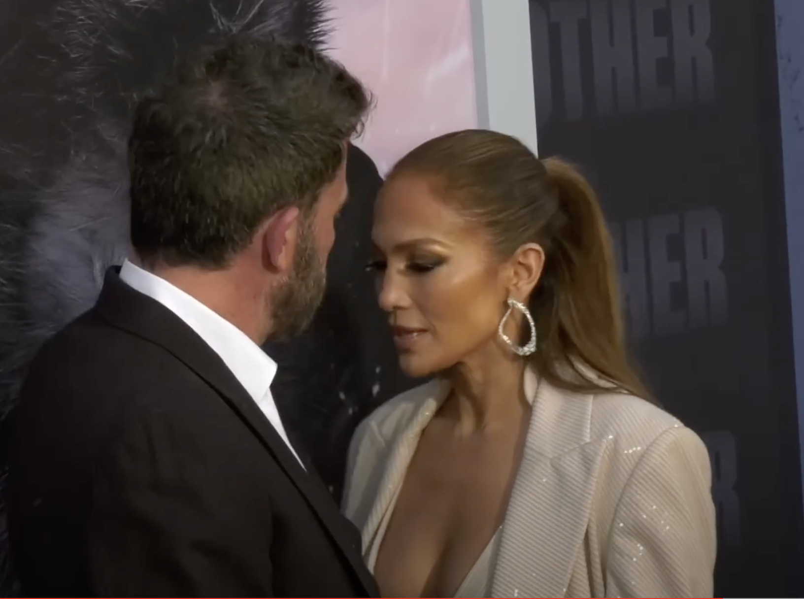 Ben Affleck y Jennifer Lopez en el estreno de "The Mother", fechado el 12 de mayo de 2023 | Fuente: YouTube/@theindependent