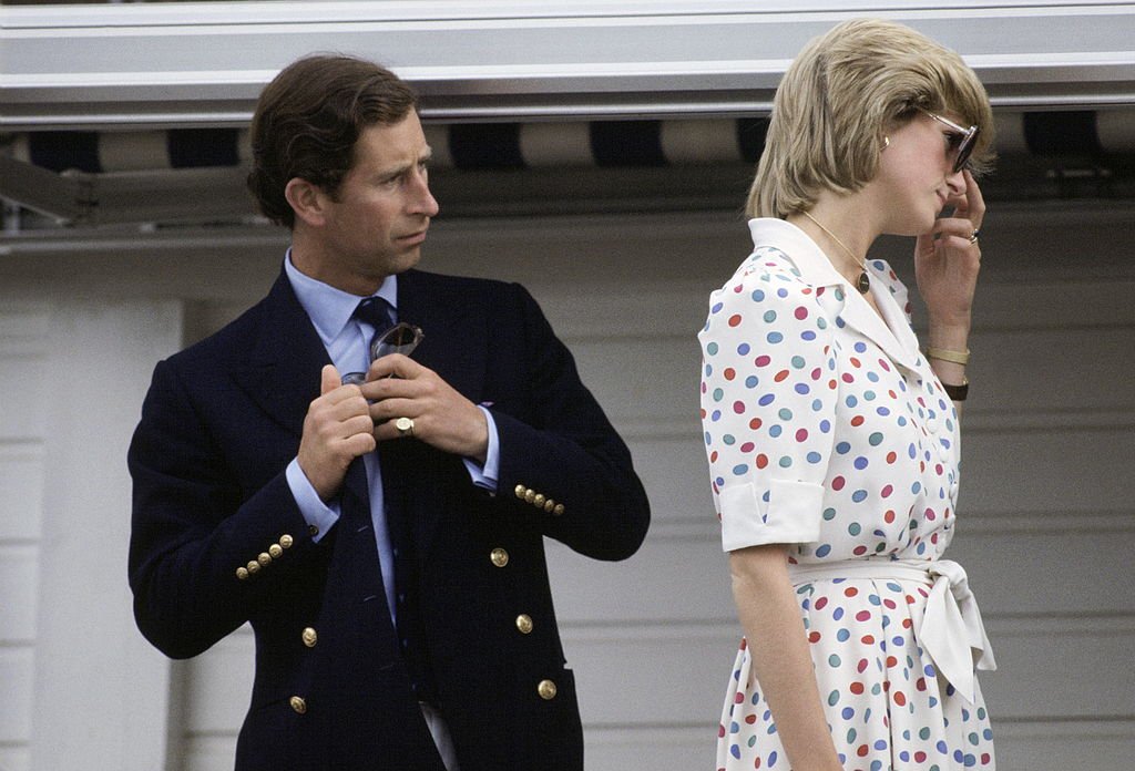 La princesa Diana y el príncipe Charles en el Guards Polo Club de Smith's Lawn, el 24 de julio de 1983. | Foto: Getty Images