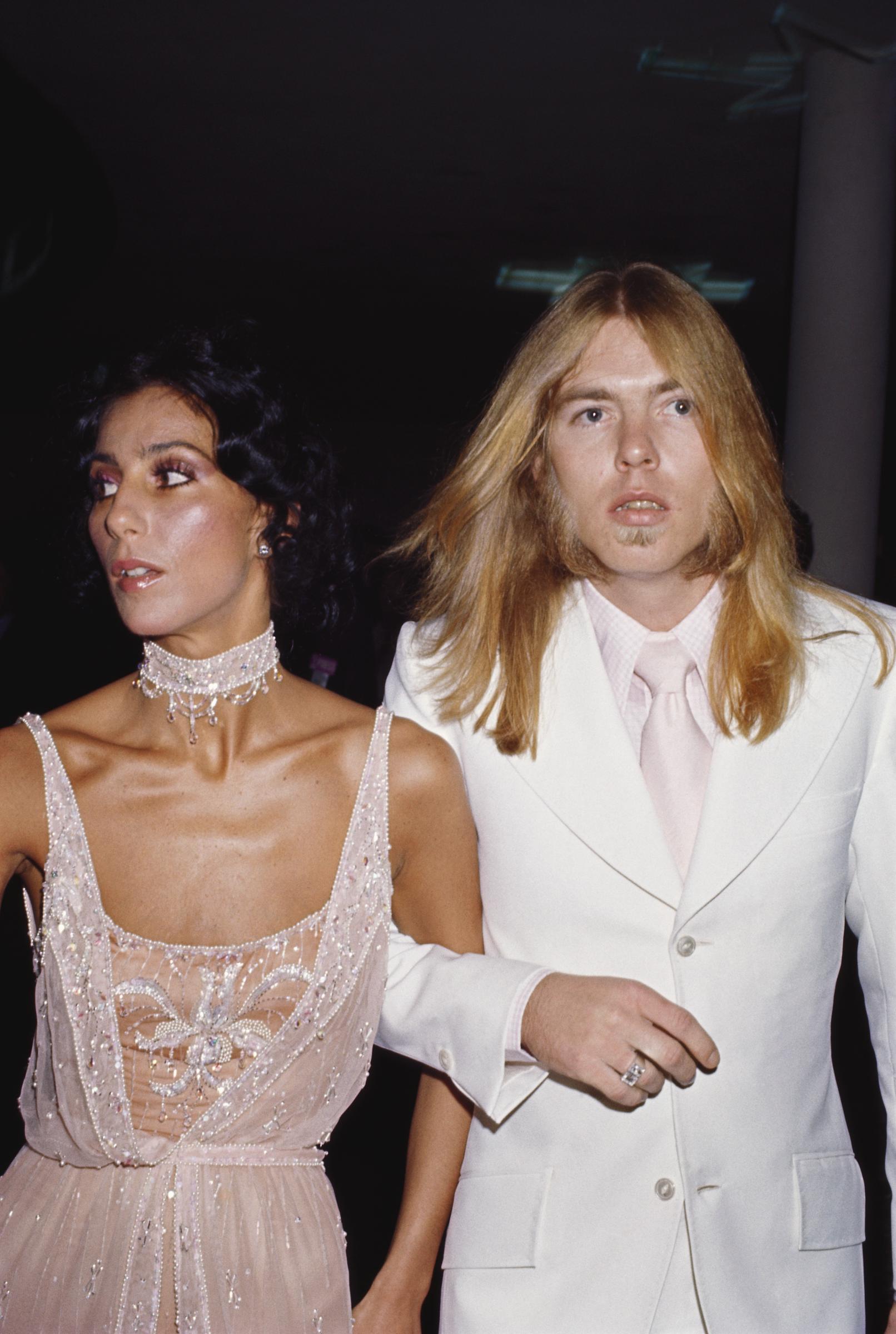 Cher con Gregg Allman en Los Ángeles, California, en 1978 | Fuente: Getty Images