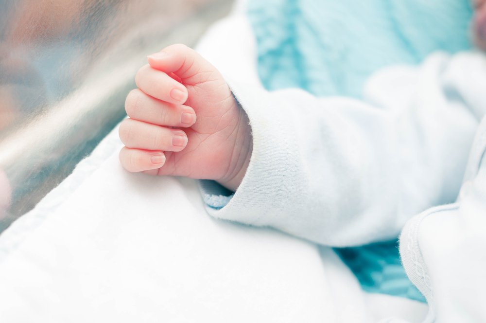 Mano cerrada de un bebé. | Foto: Shutterstock