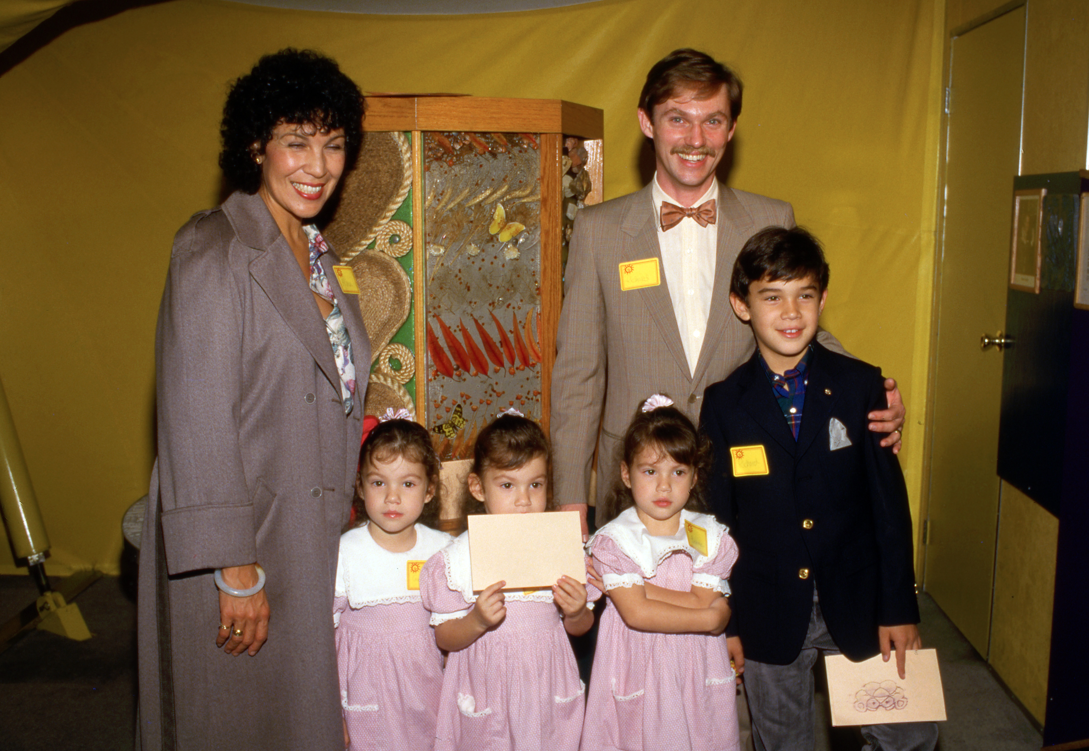 Alma Gonzalez, Gwyneth, Pilar, Barbara, Richard y Richard Francisco Thomas fotografiados el 22 de mayo de 1986 | Fuente: Getty Images