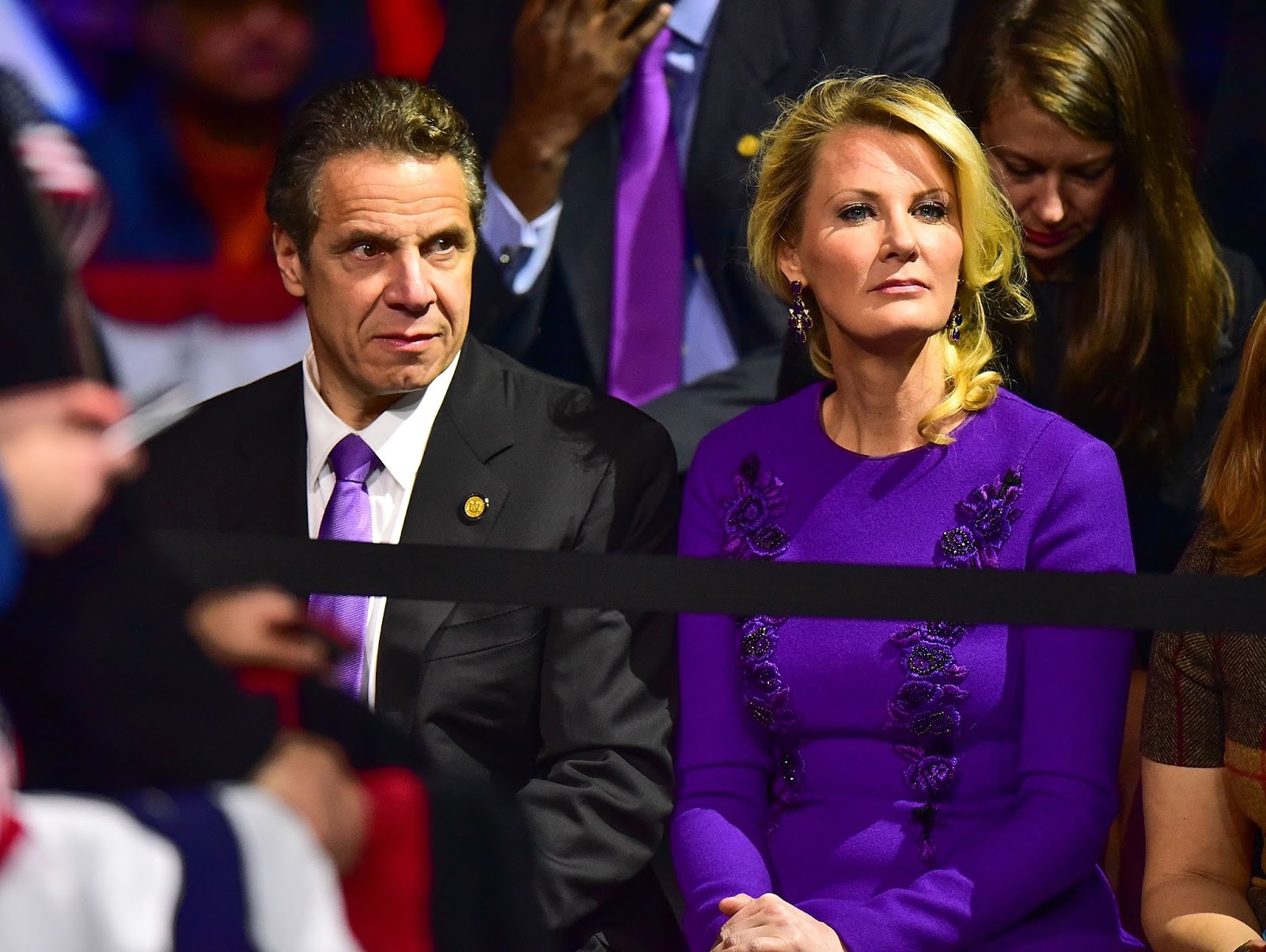 El Gobernador del Estado de Nueva York, Andrew Cuomo, y Sandra Lee en el mitin de Hillary Clinton posterior al Supermartes, el 2 de marzo de 2016, en Nueva York. | Fuente: Getty Images