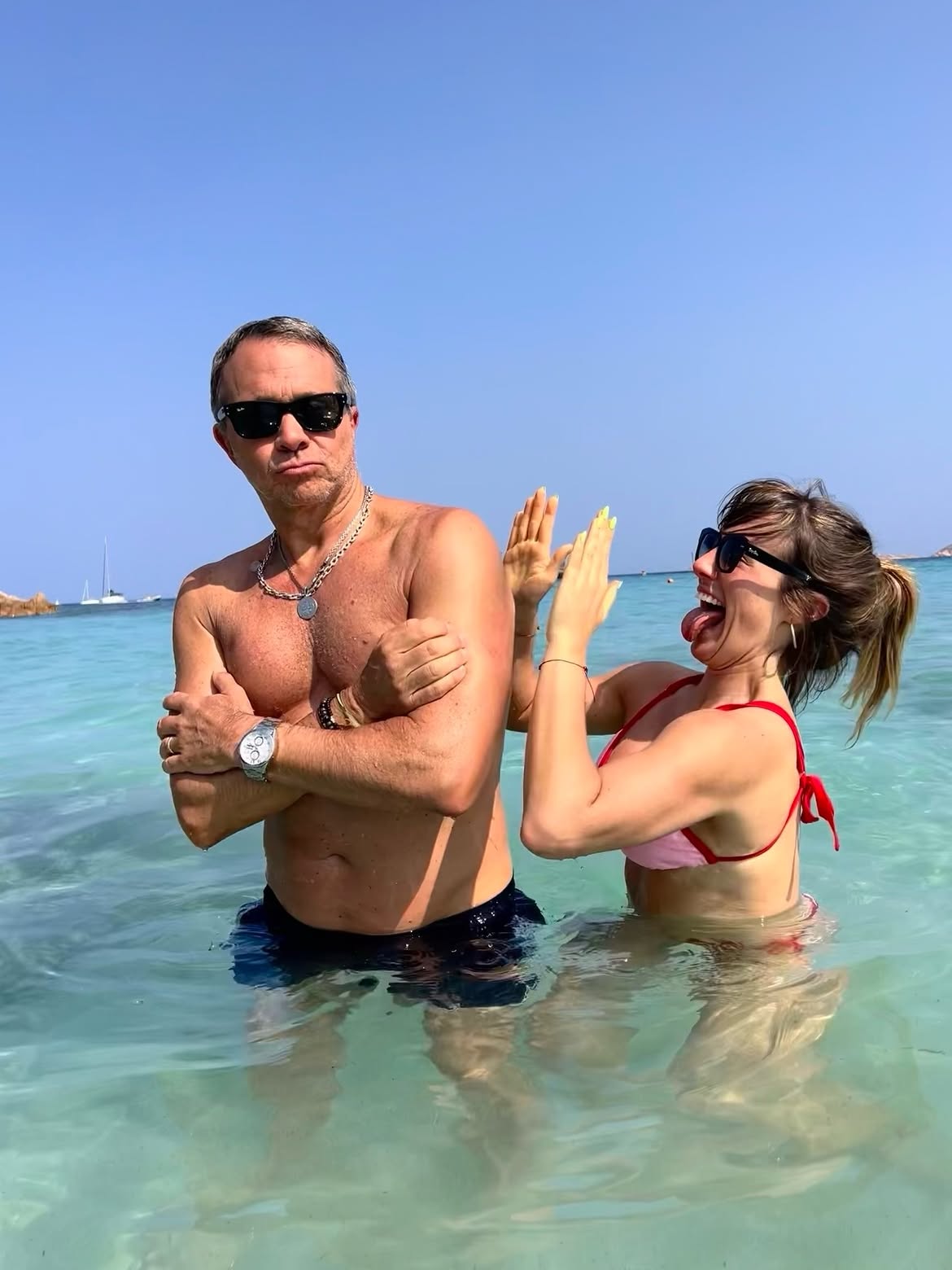 Sergio Lapegüe compartiendo en la playa junto a su hija, Mica Lapegüe | Fuente: Instagram/sergiolapegue