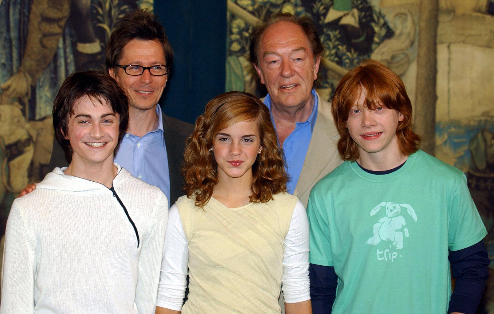 Daniel Radcliffe, Gary Oldman, Emma Watson, Sir Michael Gambon y Rupert Grint en el photocall de "Harry Potter and the Prisoner of Azkaban" en Londres, Inglaterra, el 27 de mayo de 2004. | Foto: Getty Images