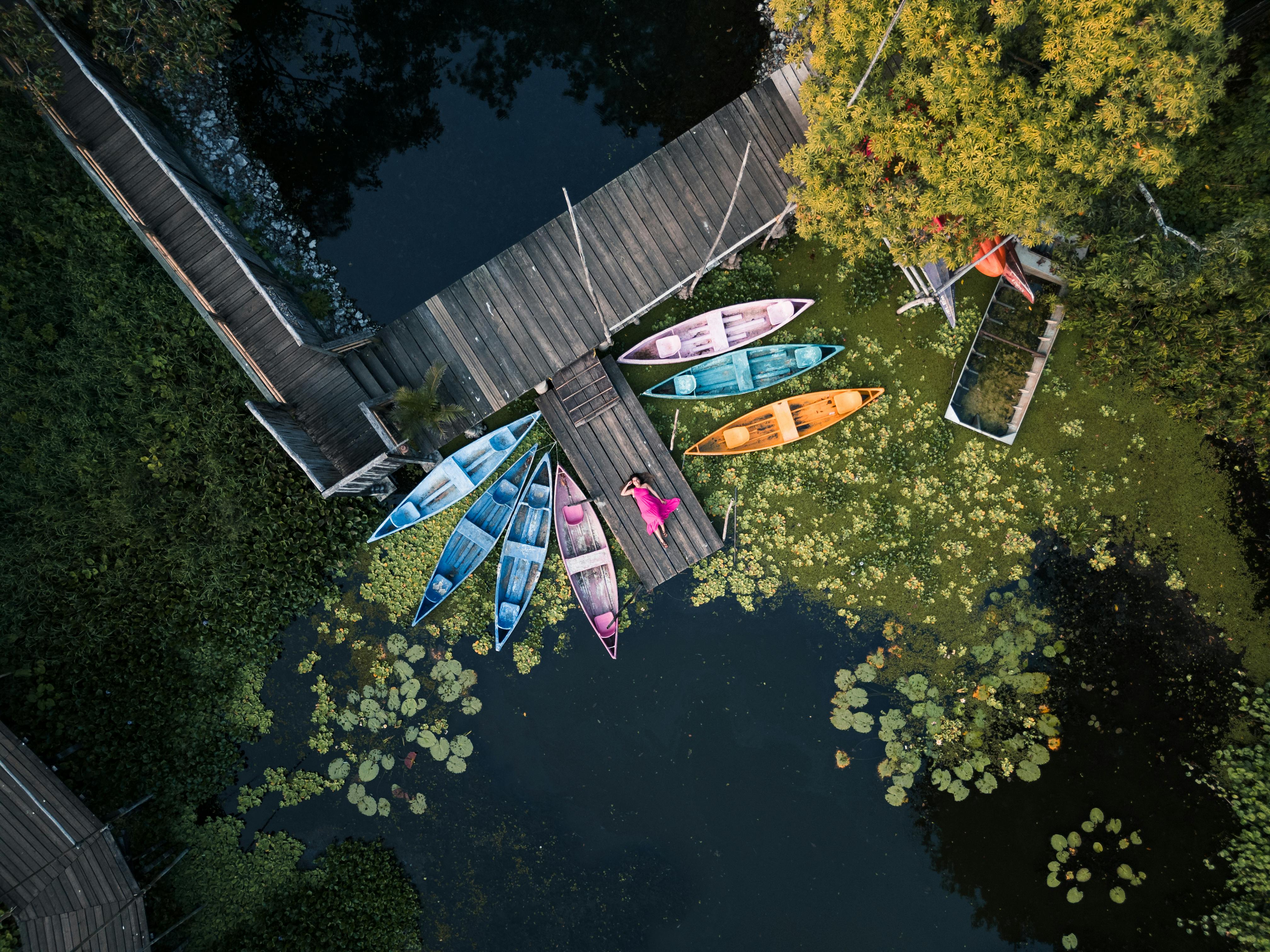 Una vista aérea de un hermoso lago | Fuente: Pexels