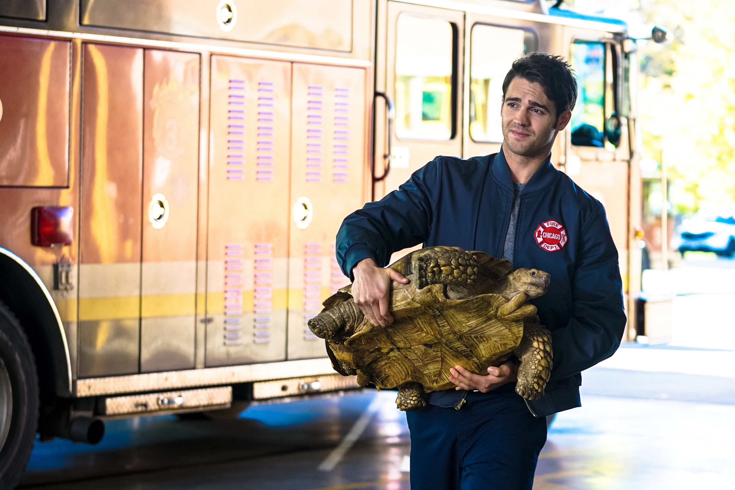 Steven R. McQueen en el set de "Chicago Fire," 2015 | Fuente: Getty Images