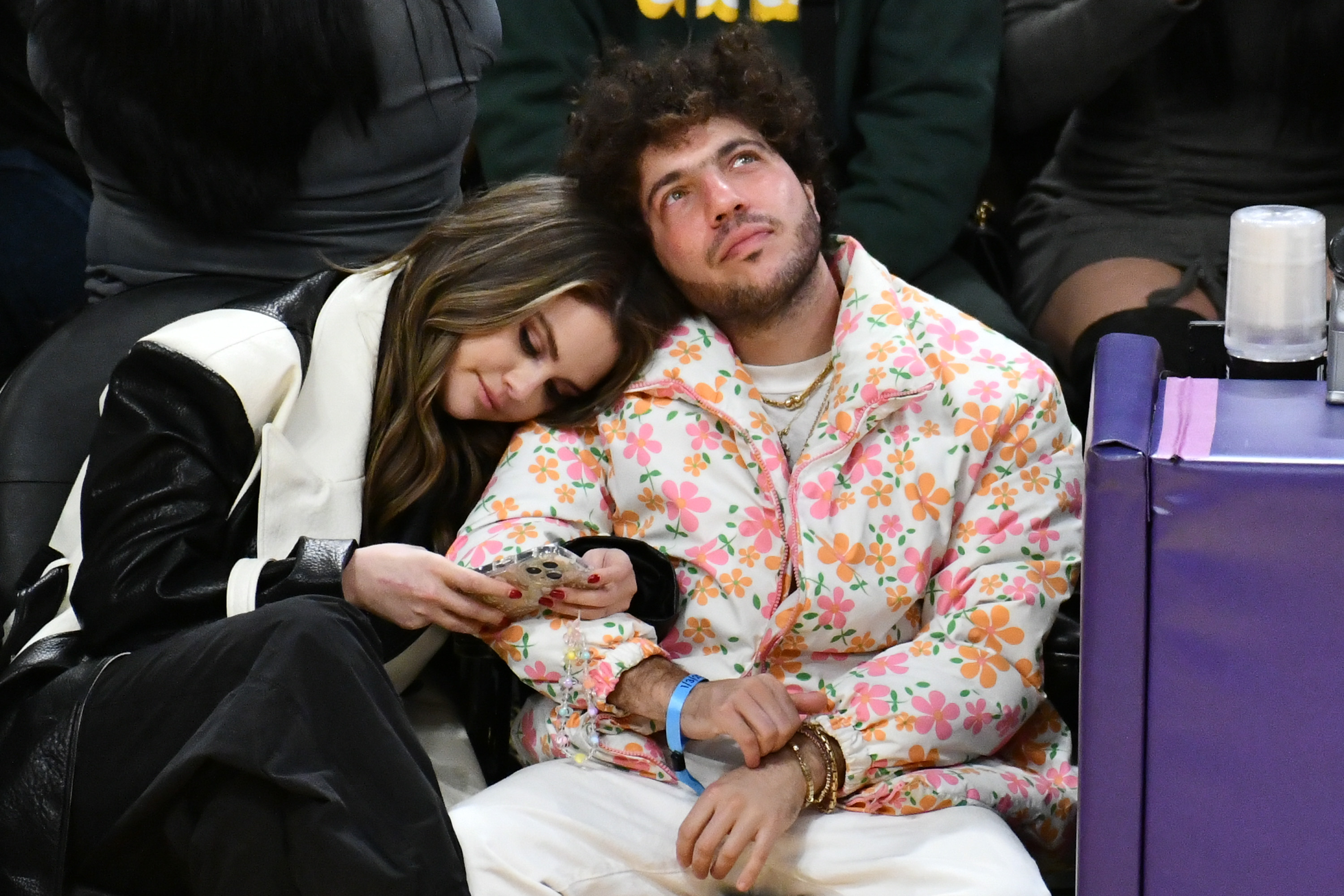 Selena Gomez y Benny Blanco el 03 de enero de 2024, en Los Angeles, California | Fuente: Getty Images