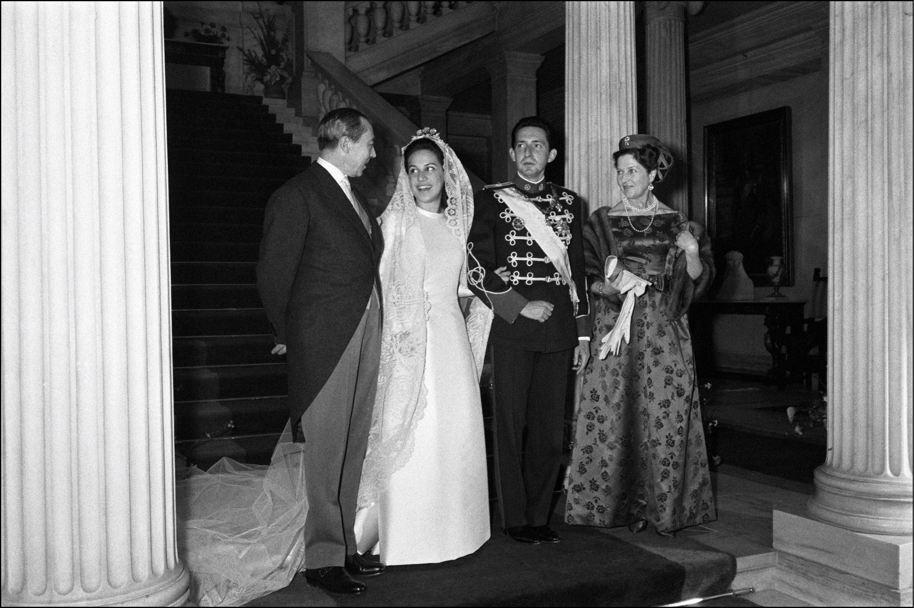 Marina Karella y el Príncipe Miguel con el Conde y la Condesa de París en Atenas, Grecia, el 5 de febrero de 1965 | Fuente: Getty Images